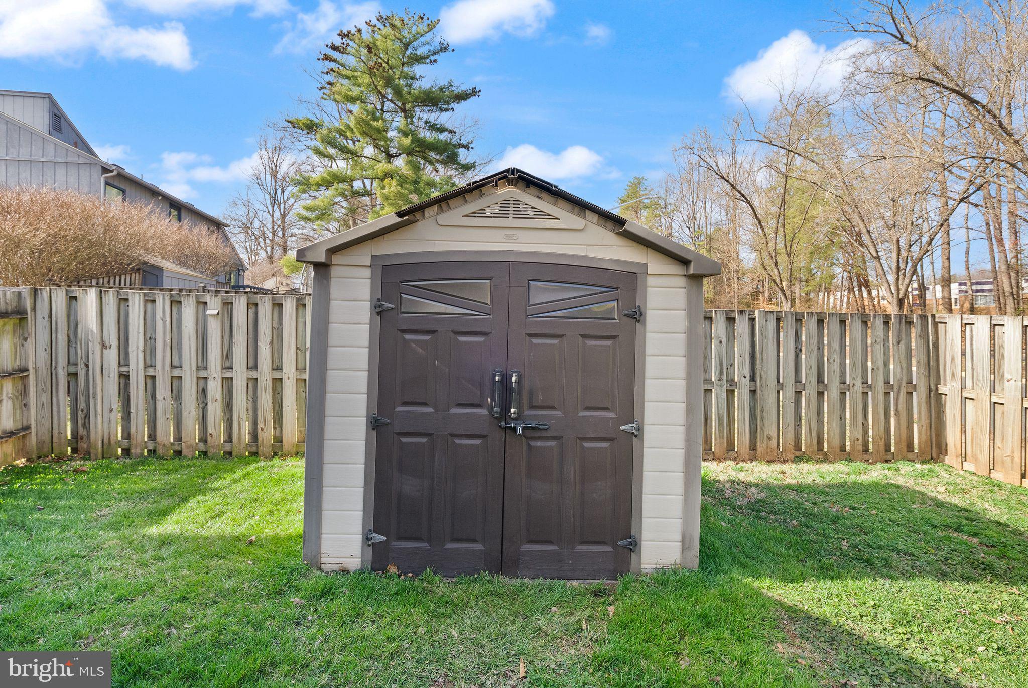 LAKE BRADDOCK - Residential