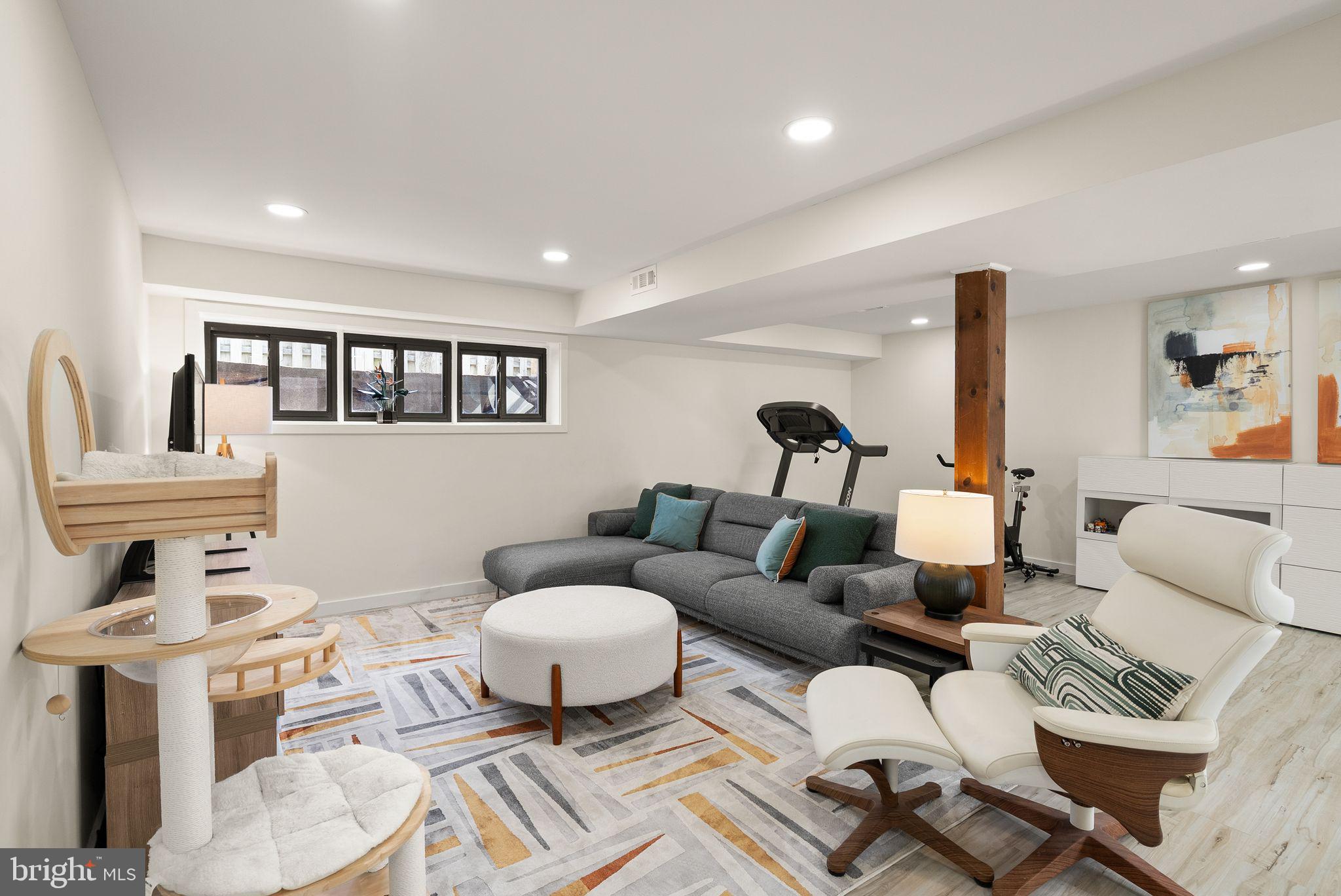 LAKE BRADDOCK - Residential