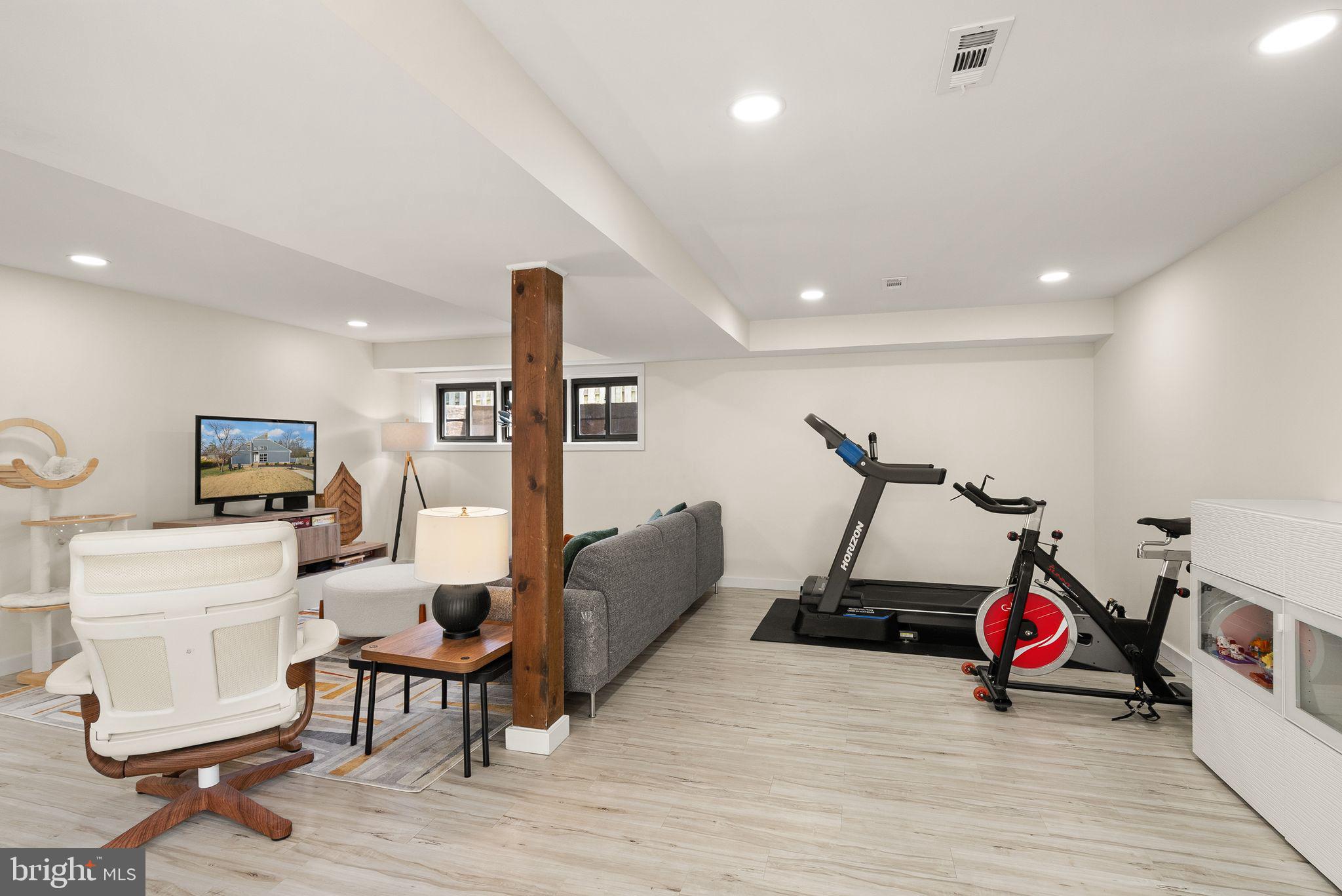 LAKE BRADDOCK - Residential