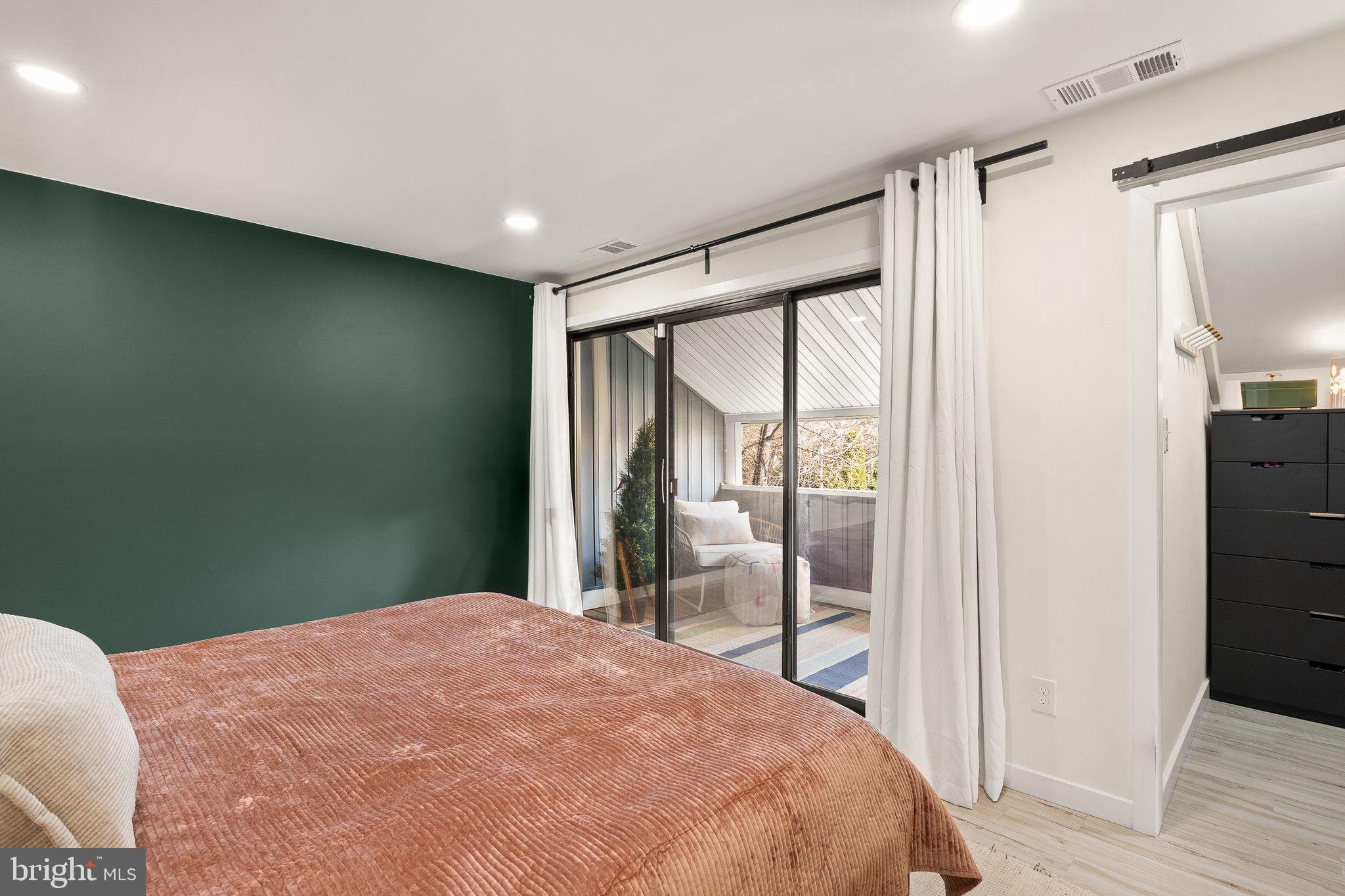 LAKE BRADDOCK - Residential