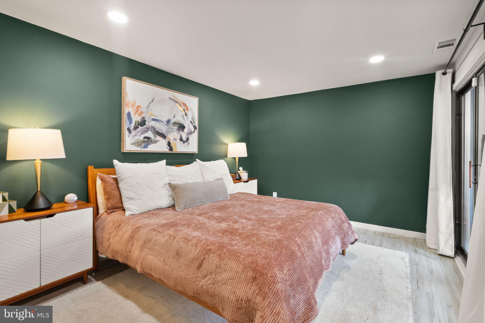 LAKE BRADDOCK - Residential