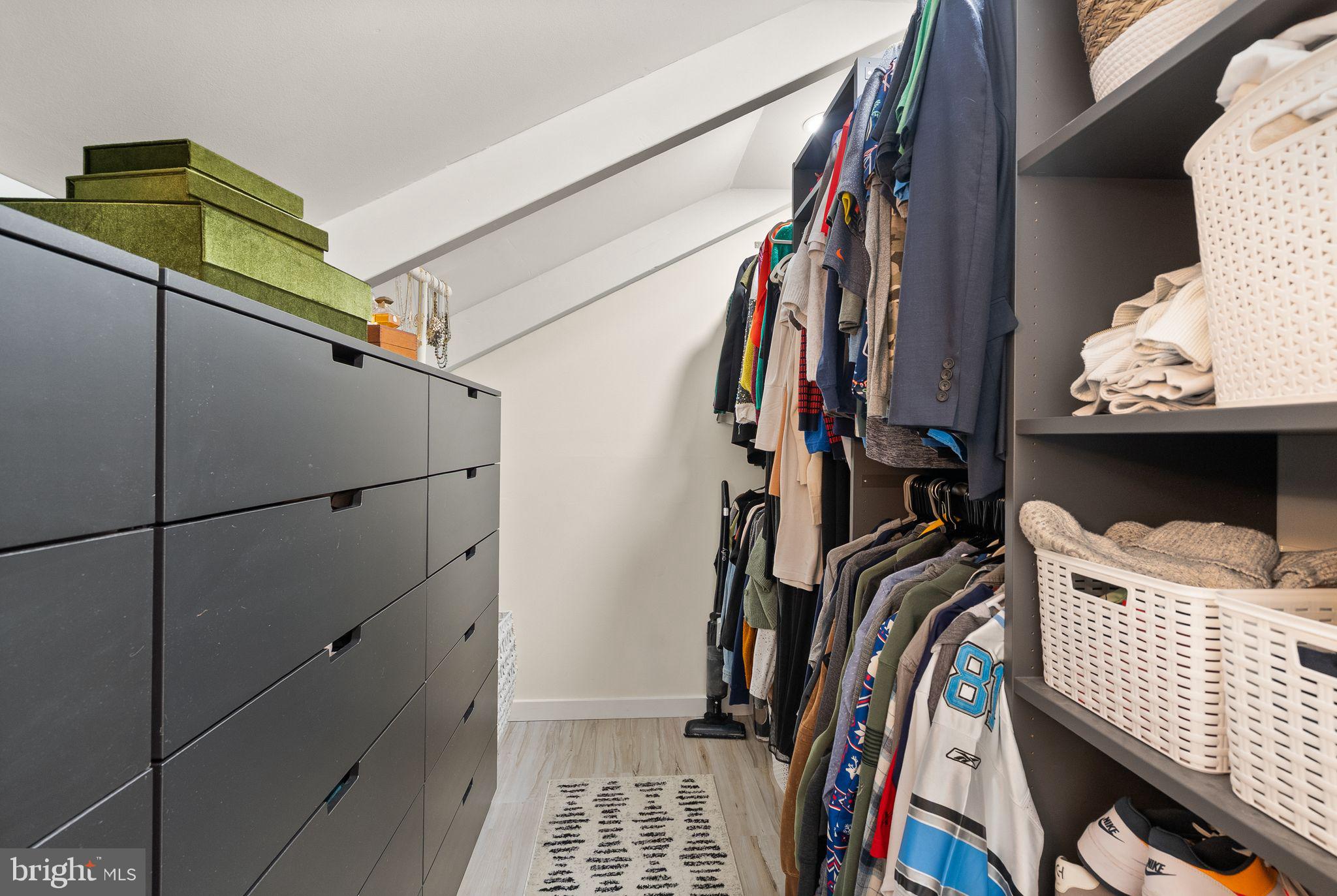 LAKE BRADDOCK - Residential