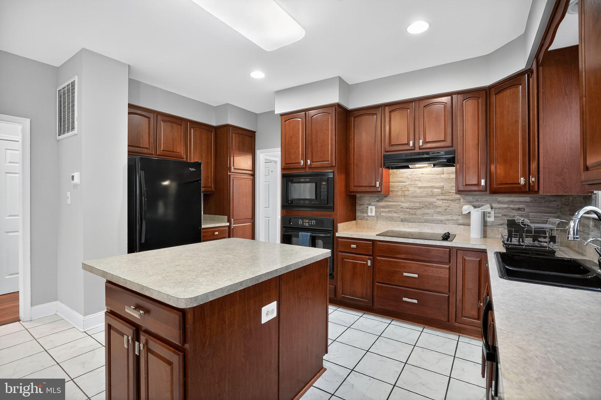 PEMBROOKE - Residential