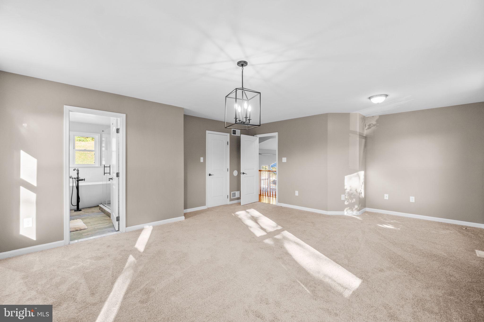 WALNUT HILL - Residential