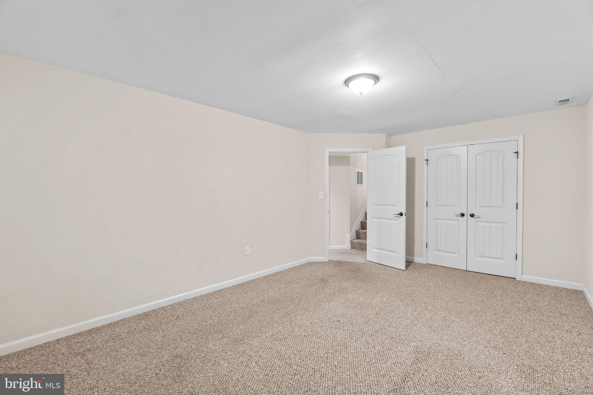 WALNUT HILL - Residential