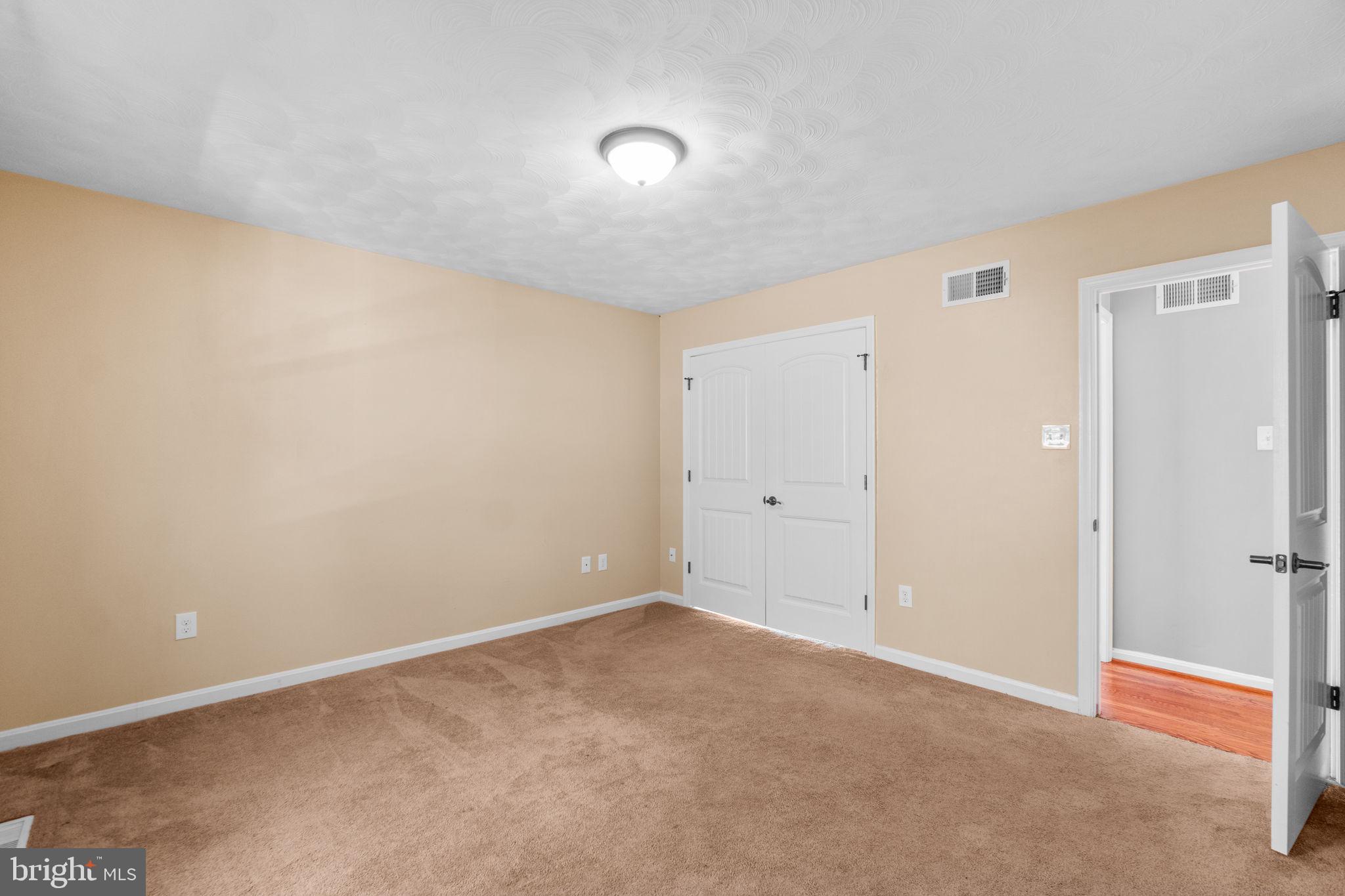 WALNUT HILL - Residential