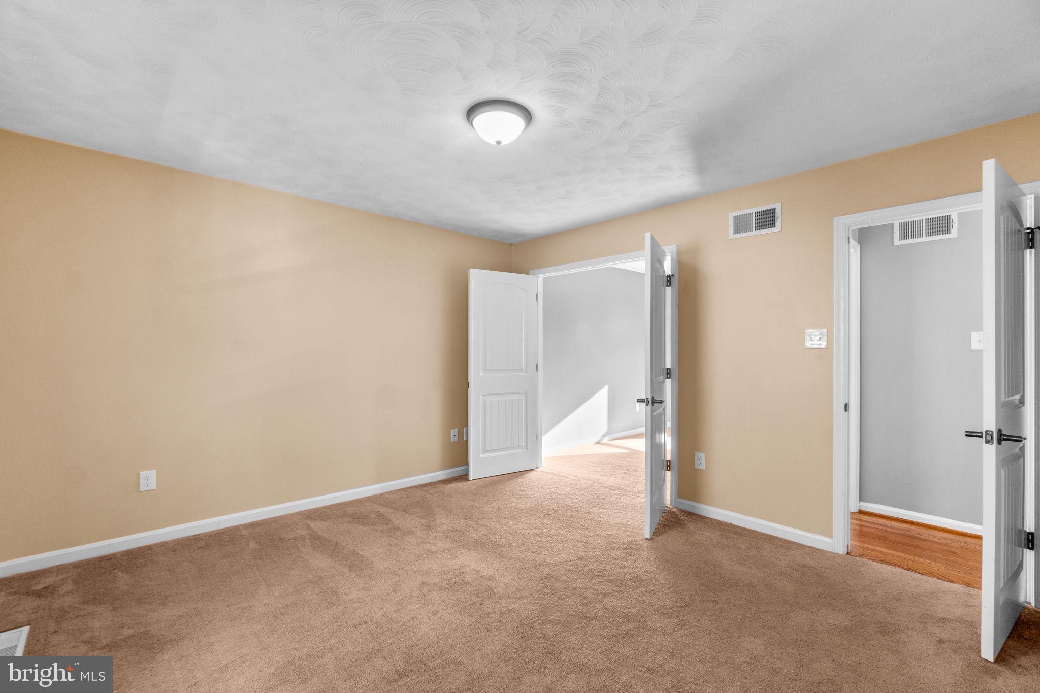 WALNUT HILL - Residential