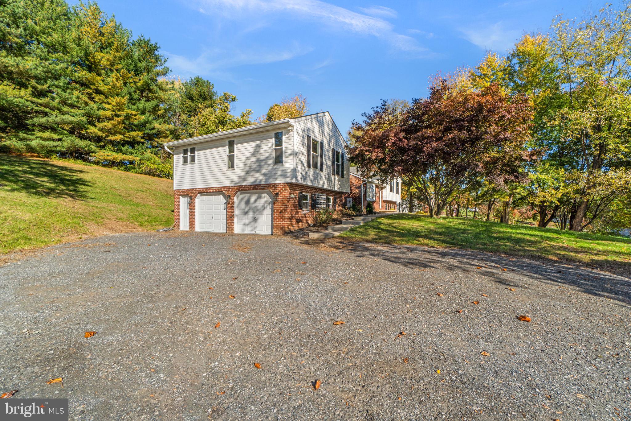 WALNUT HILL - Residential