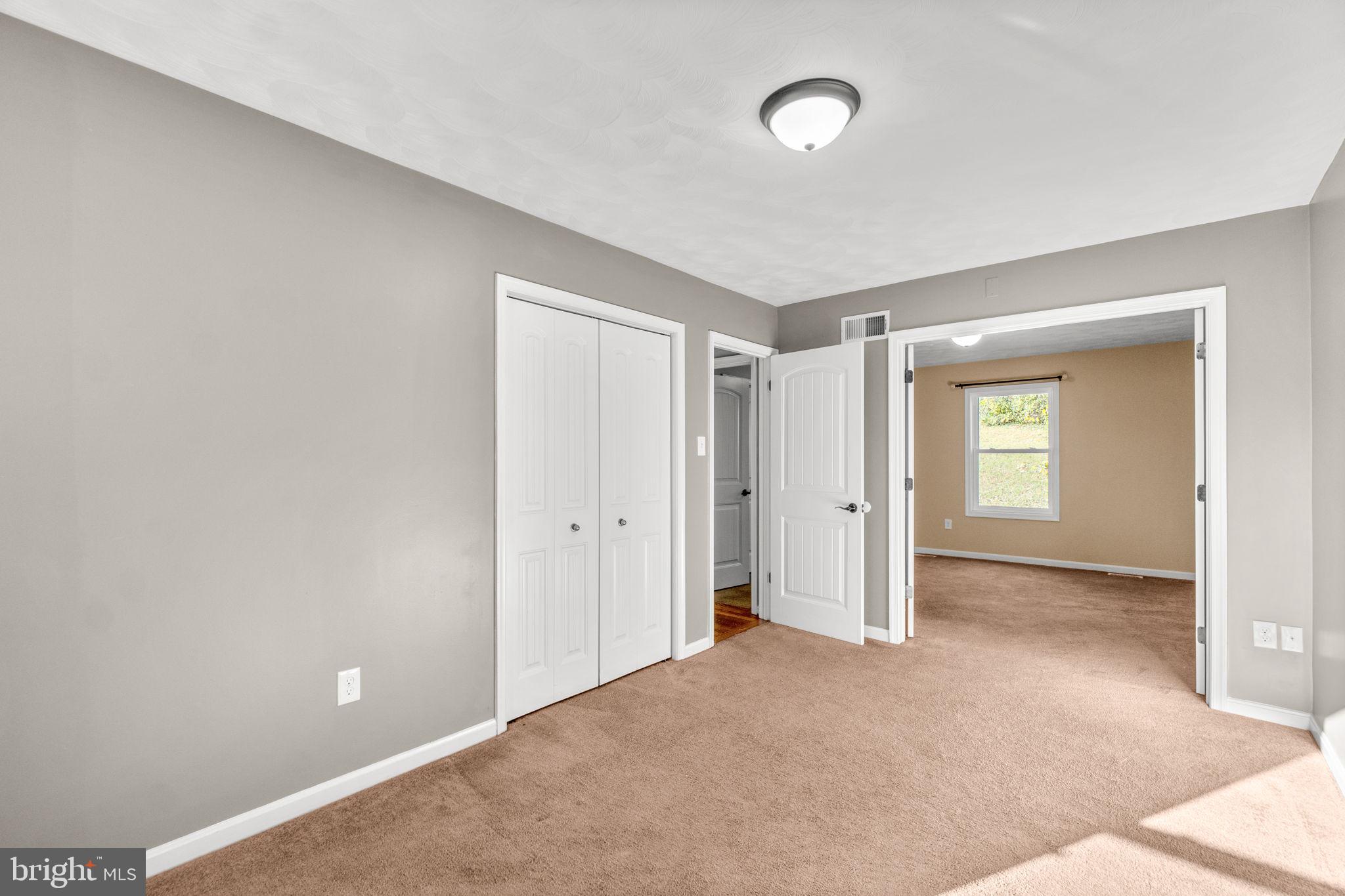 WALNUT HILL - Residential