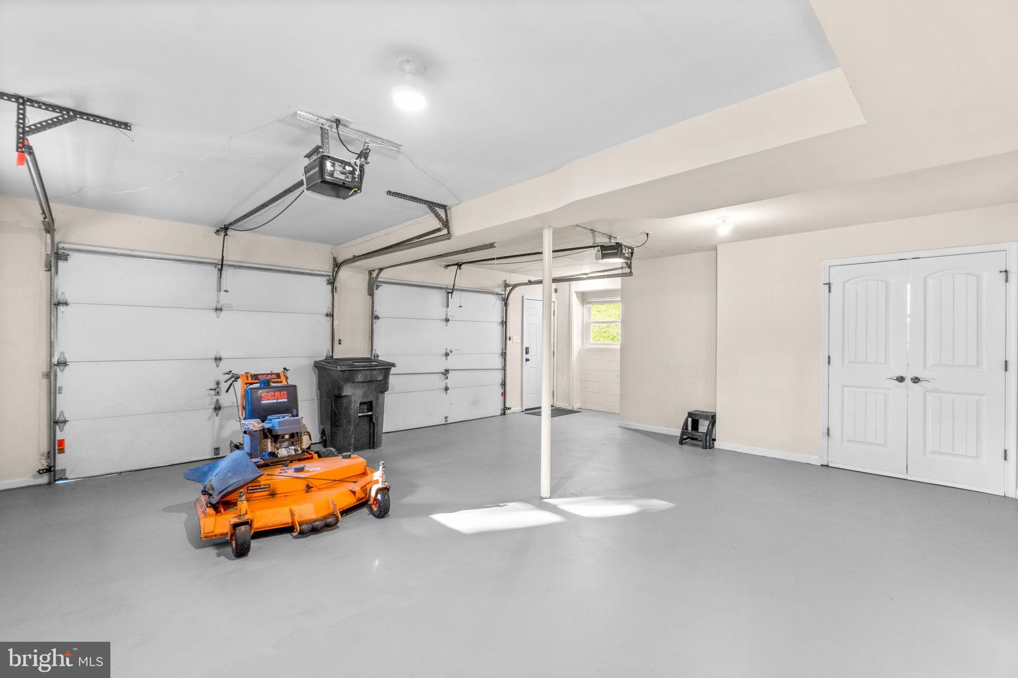 WALNUT HILL - Residential