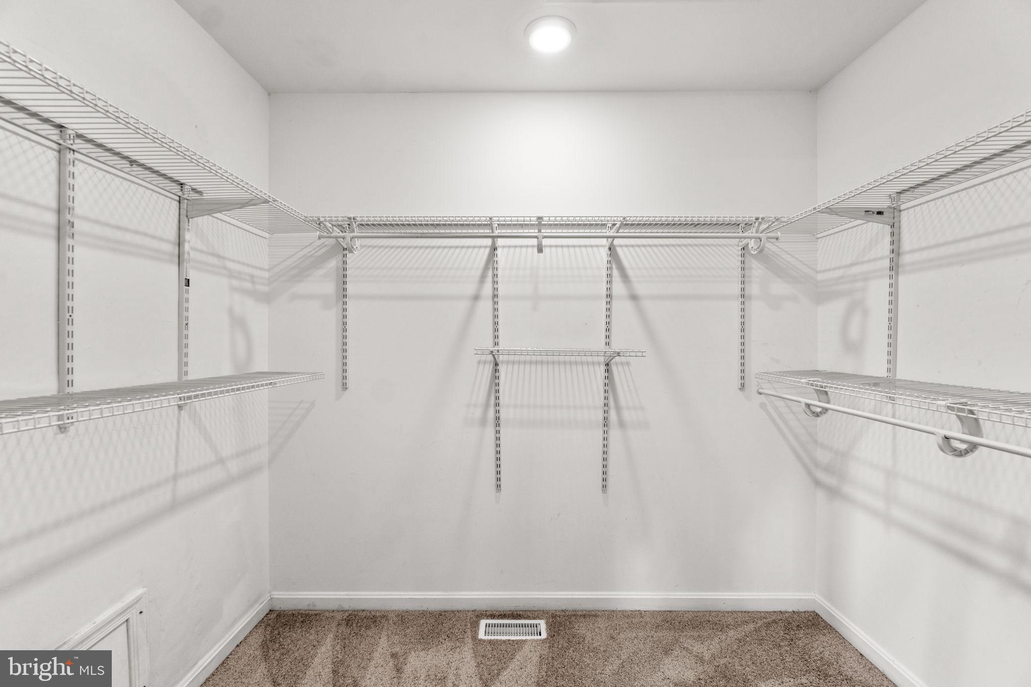 WALNUT HILL - Residential