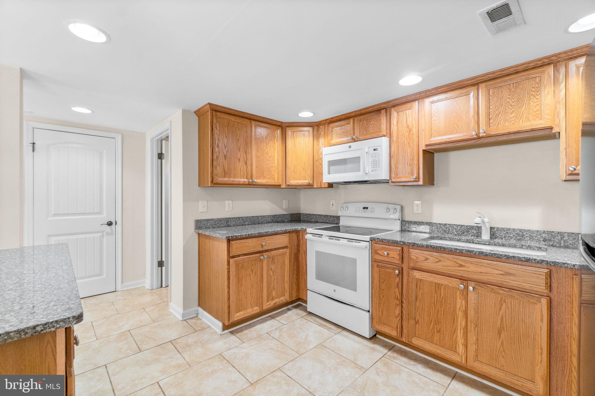 WALNUT HILL - Residential