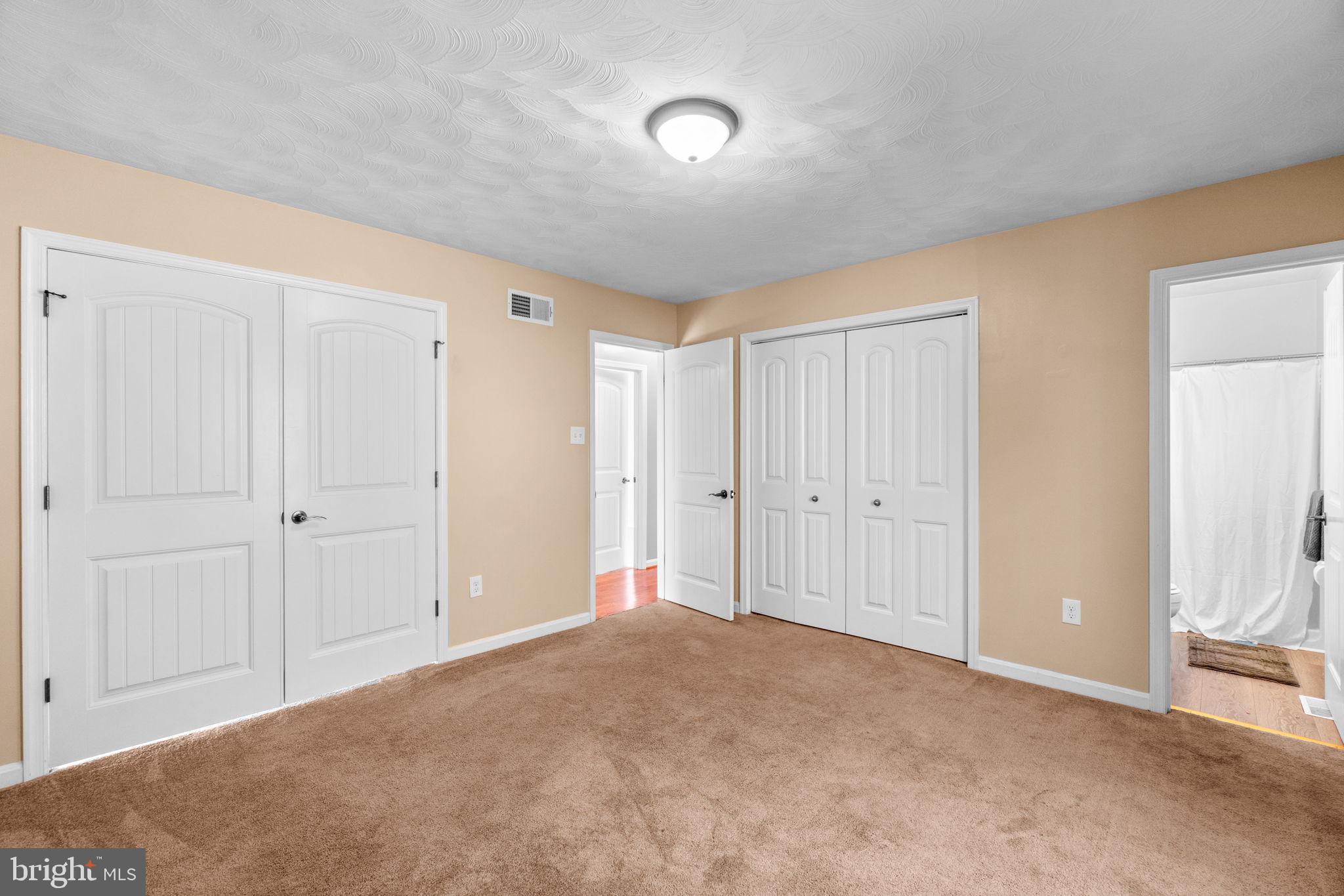 WALNUT HILL - Residential