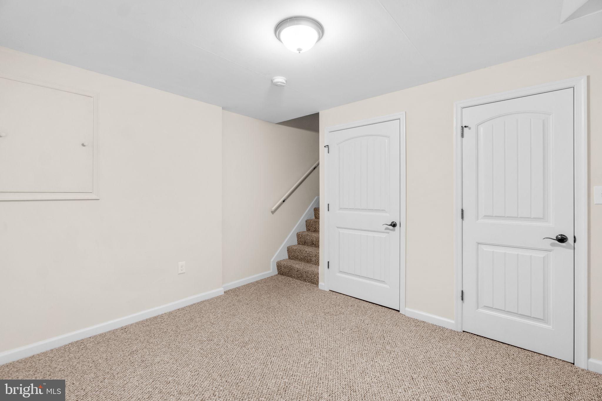 WALNUT HILL - Residential