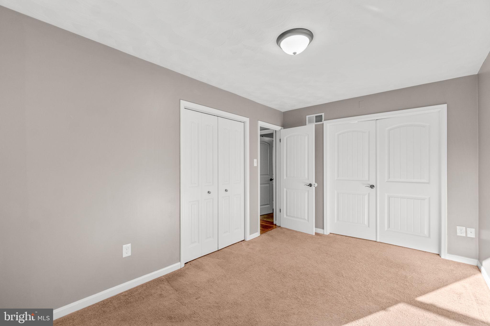 WALNUT HILL - Residential