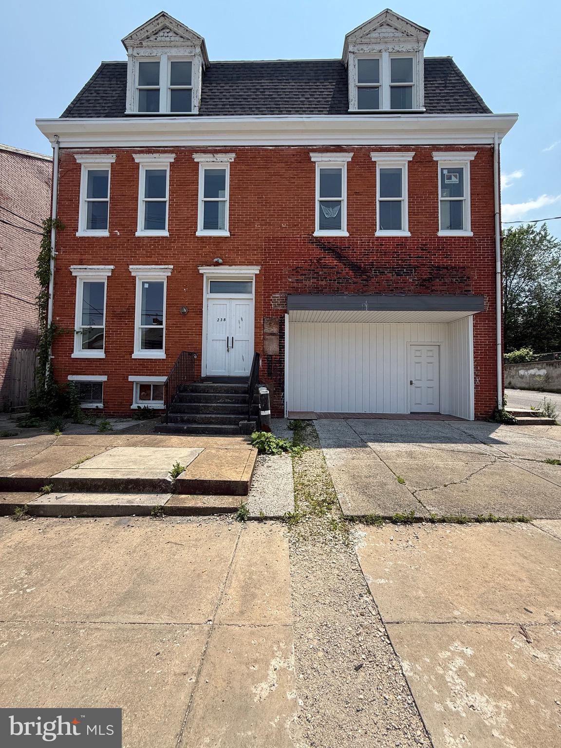 This second-floor apartment features 2 bedrooms and 1 bathroom. The building has been recently renovated, and there is a shared laundry area on-site that is currently being updated.
Rent: $1000 month
Security Deposit: $1,000 due at signing
Income Requirement: Minimum combined monthly income of $3,000
Credit Requirement: 615 or higher
Tenants pay a flat fee of $100 toward water sewer trash per month
No Smoking | No Pets
If you meet the qualifications and would like to schedule a showing, please reach out.