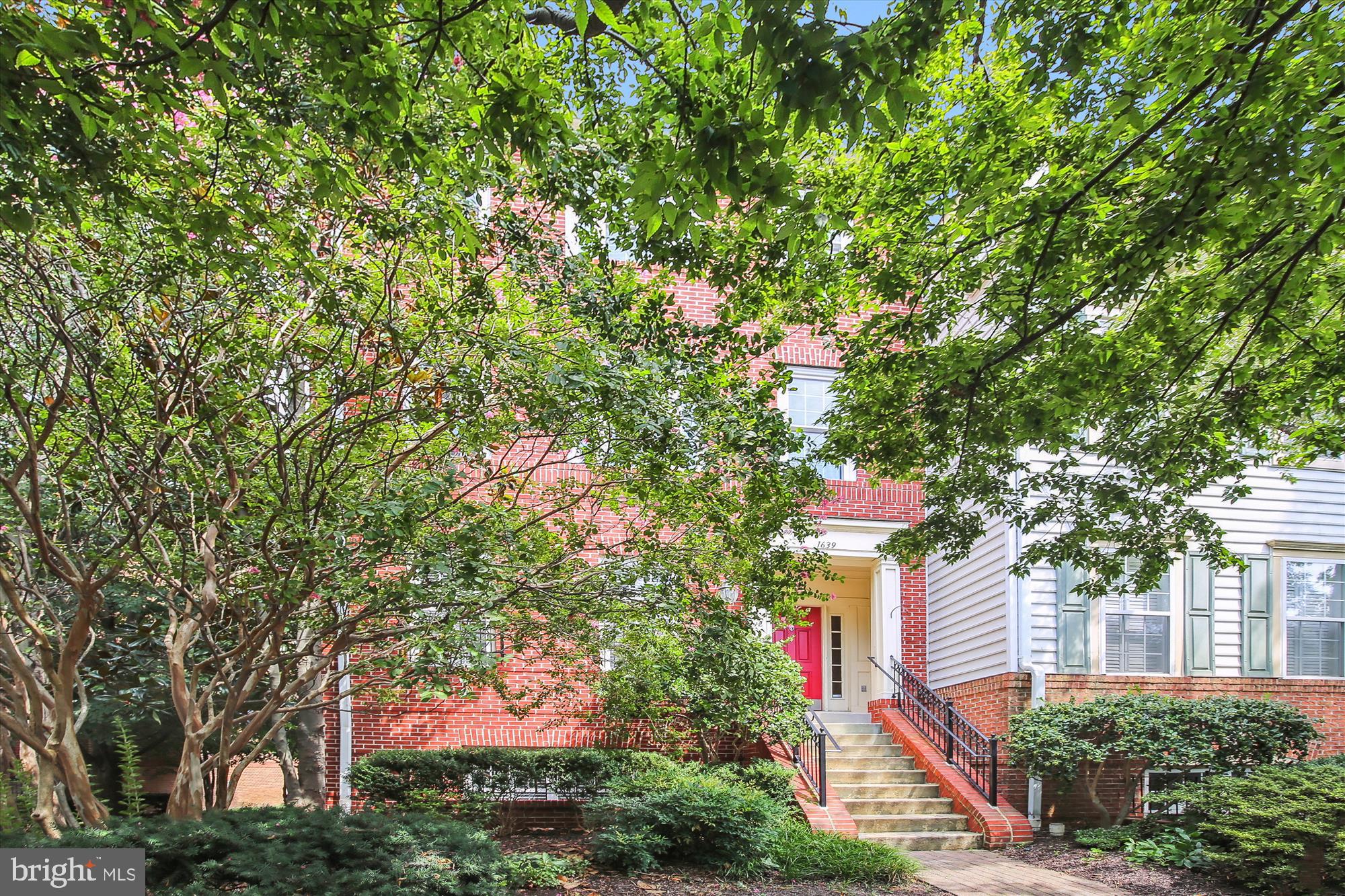 OLD TOWN GREENS - Residential Lease