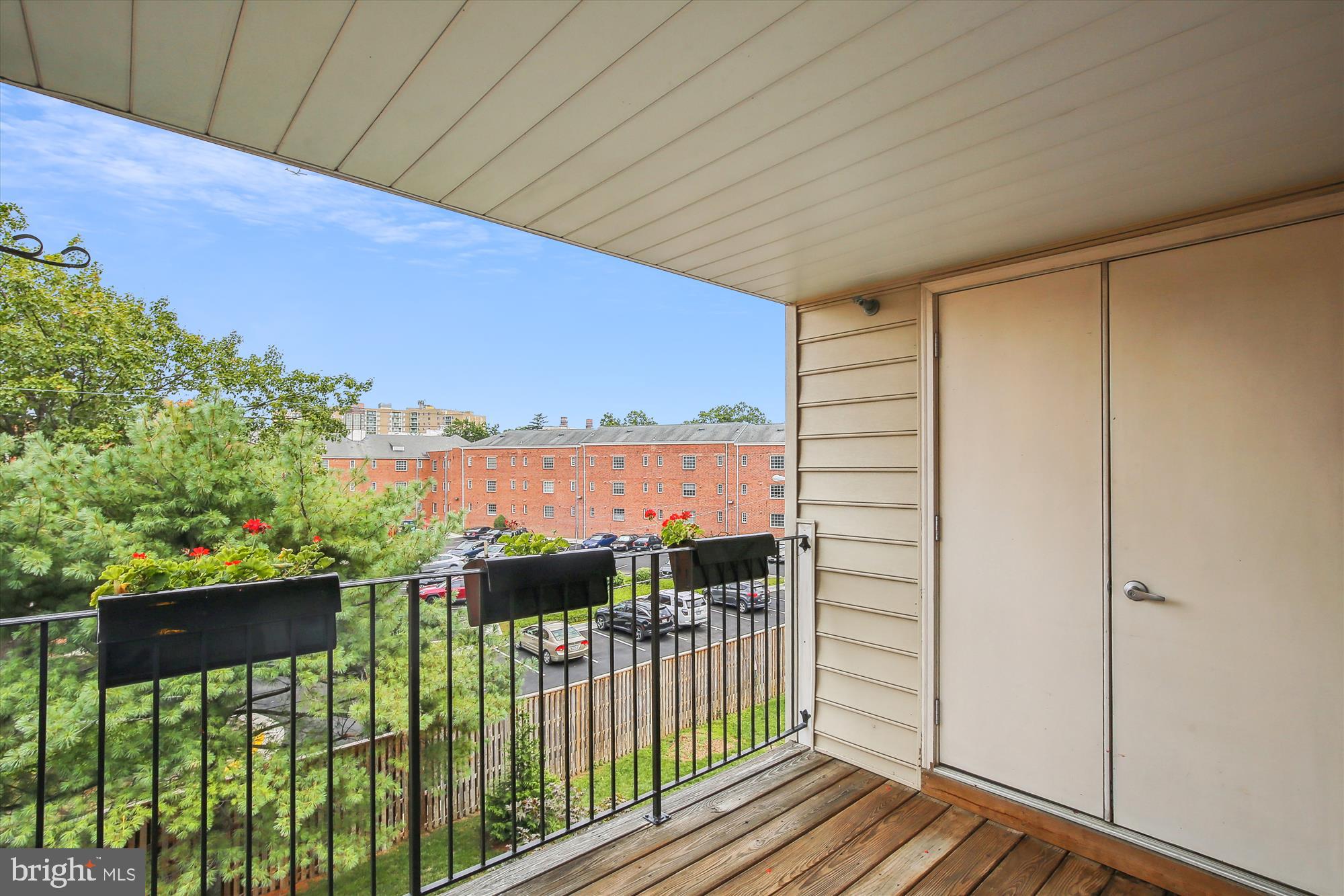 OLD TOWN GREENS - Residential Lease