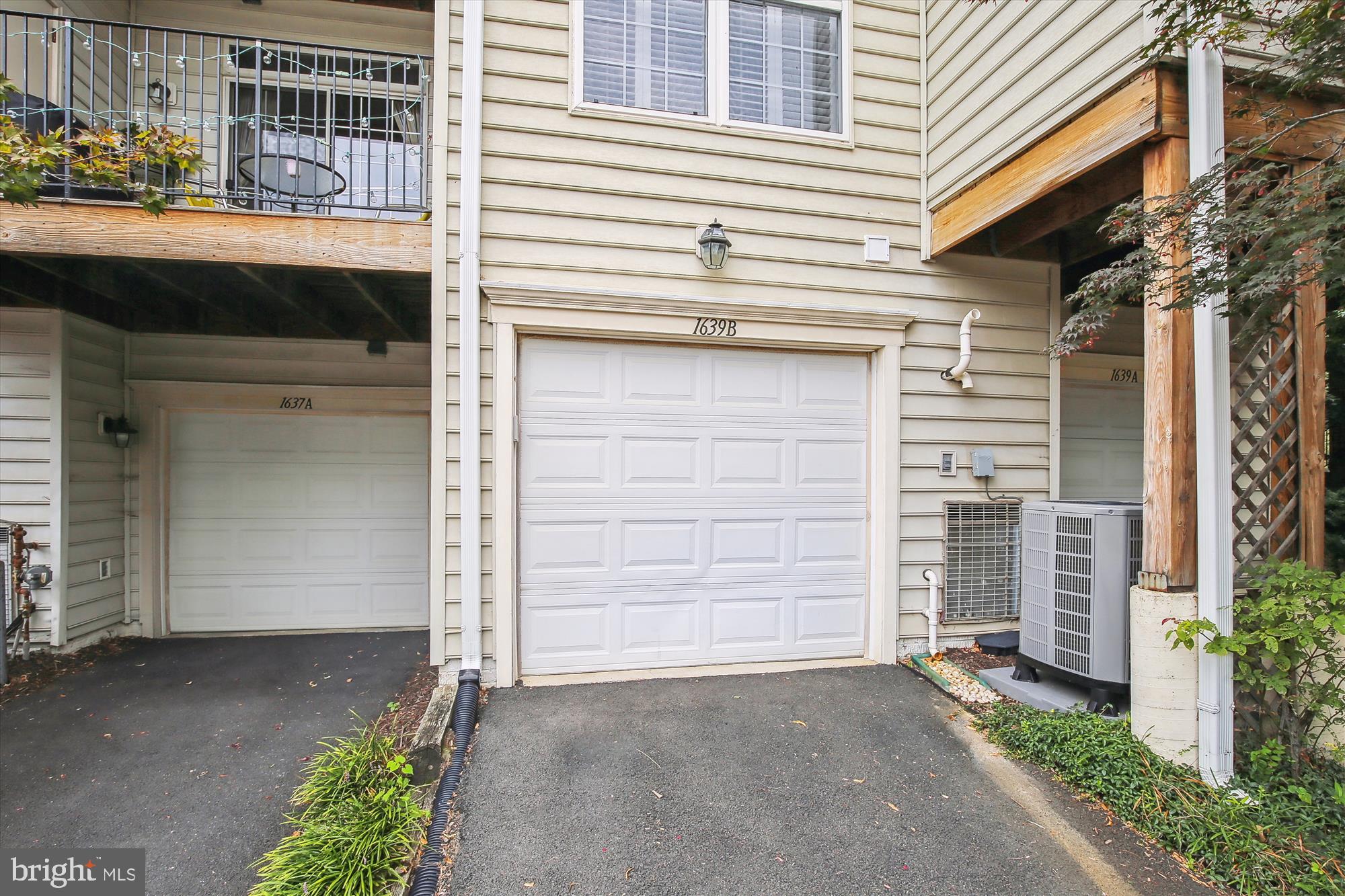 OLD TOWN GREENS - Residential Lease