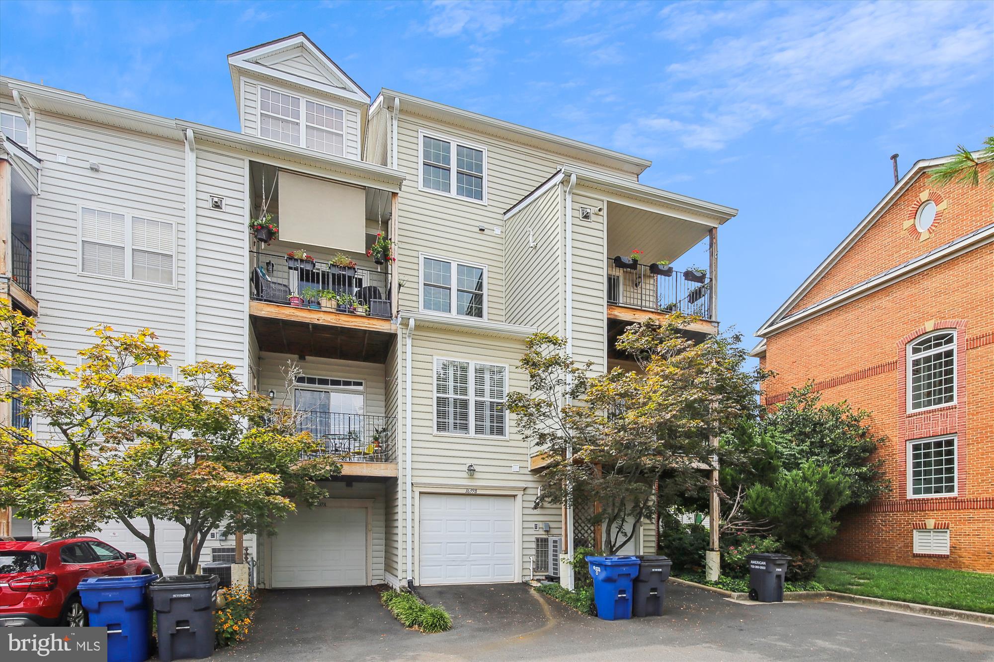 OLD TOWN GREENS - Residential Lease