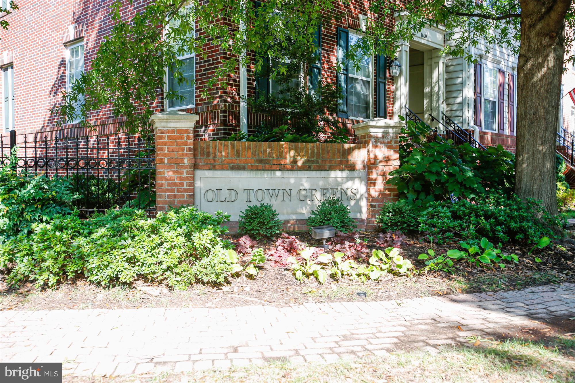 OLD TOWN GREENS - Residential Lease