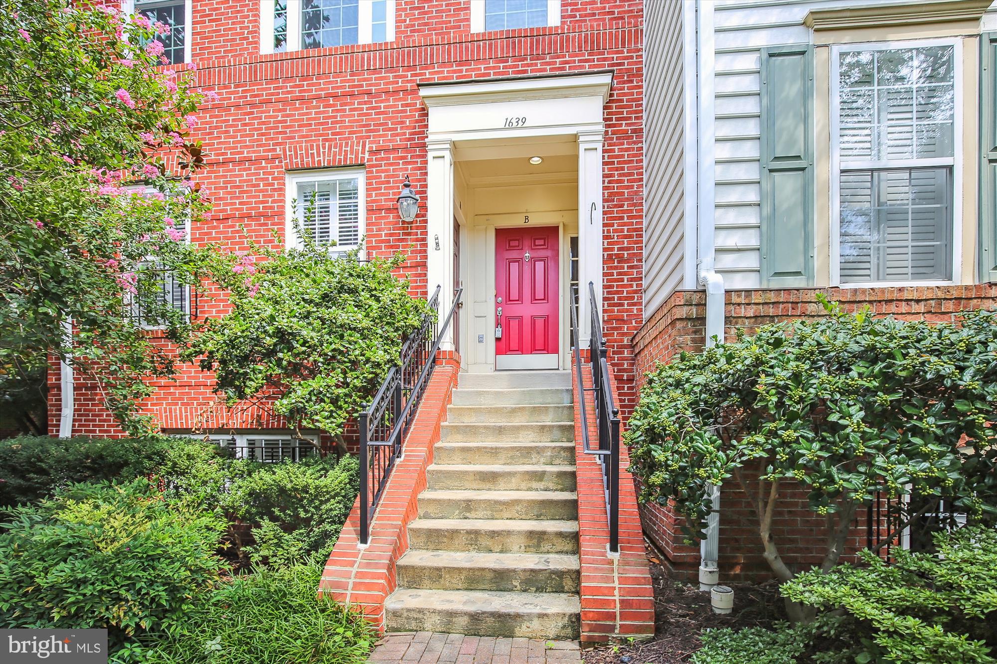 OLD TOWN GREENS - Residential Lease