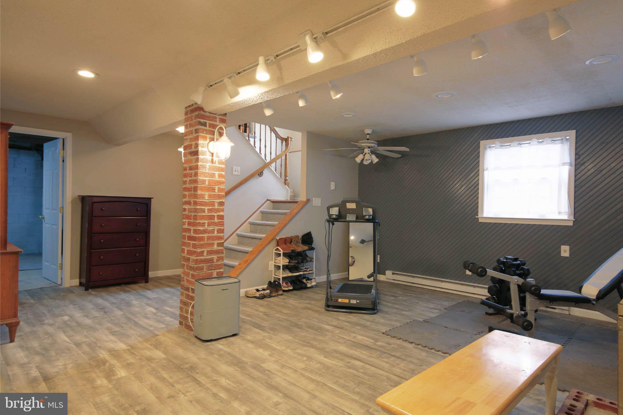 THOMAS ESTATES - Residential