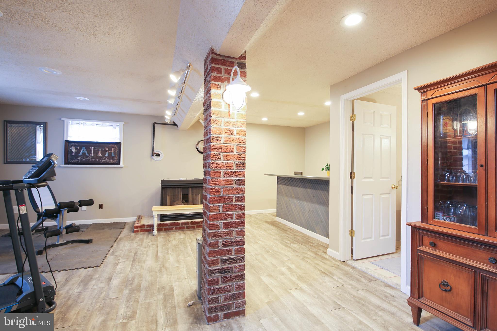 THOMAS ESTATES - Residential