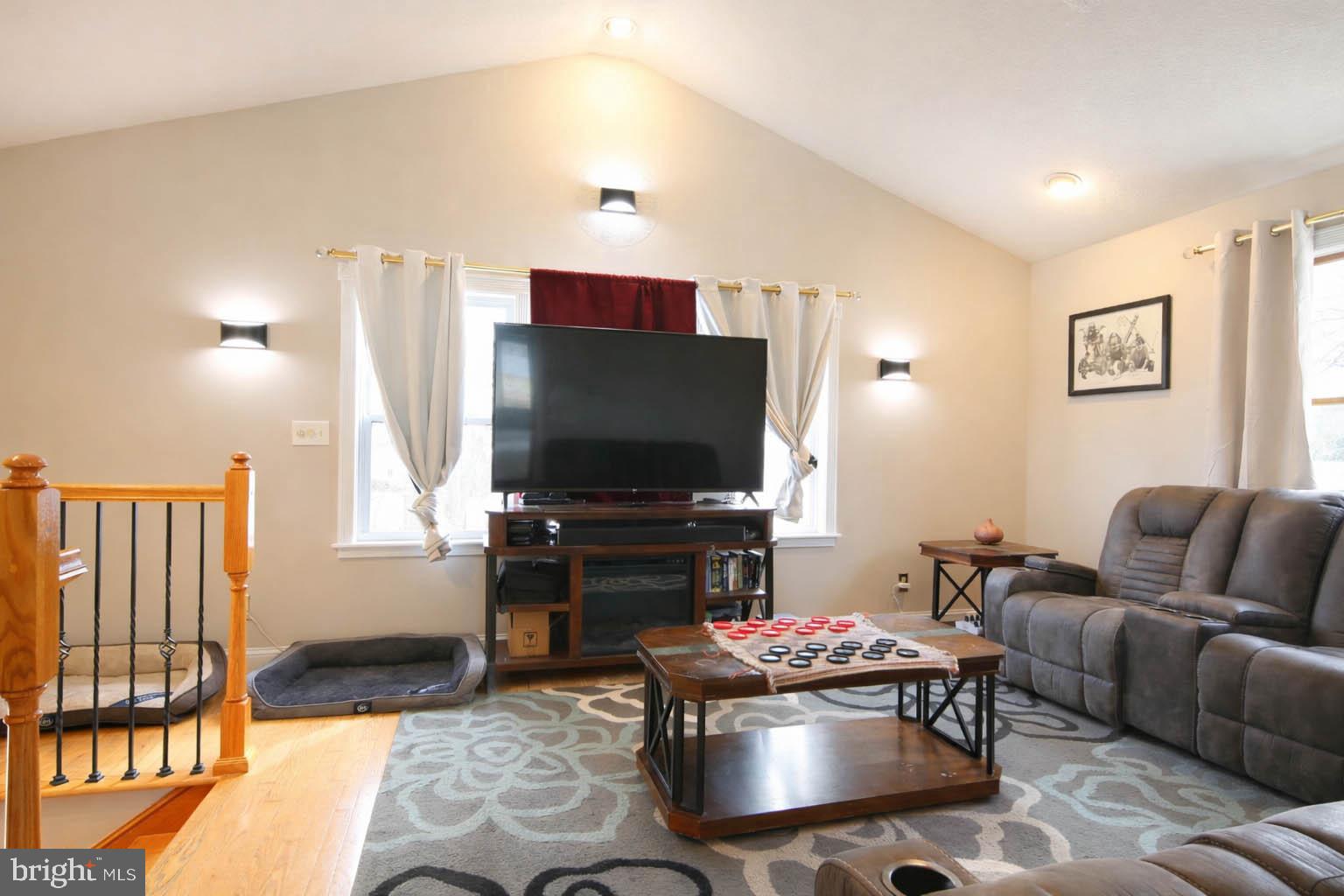 THOMAS ESTATES - Residential