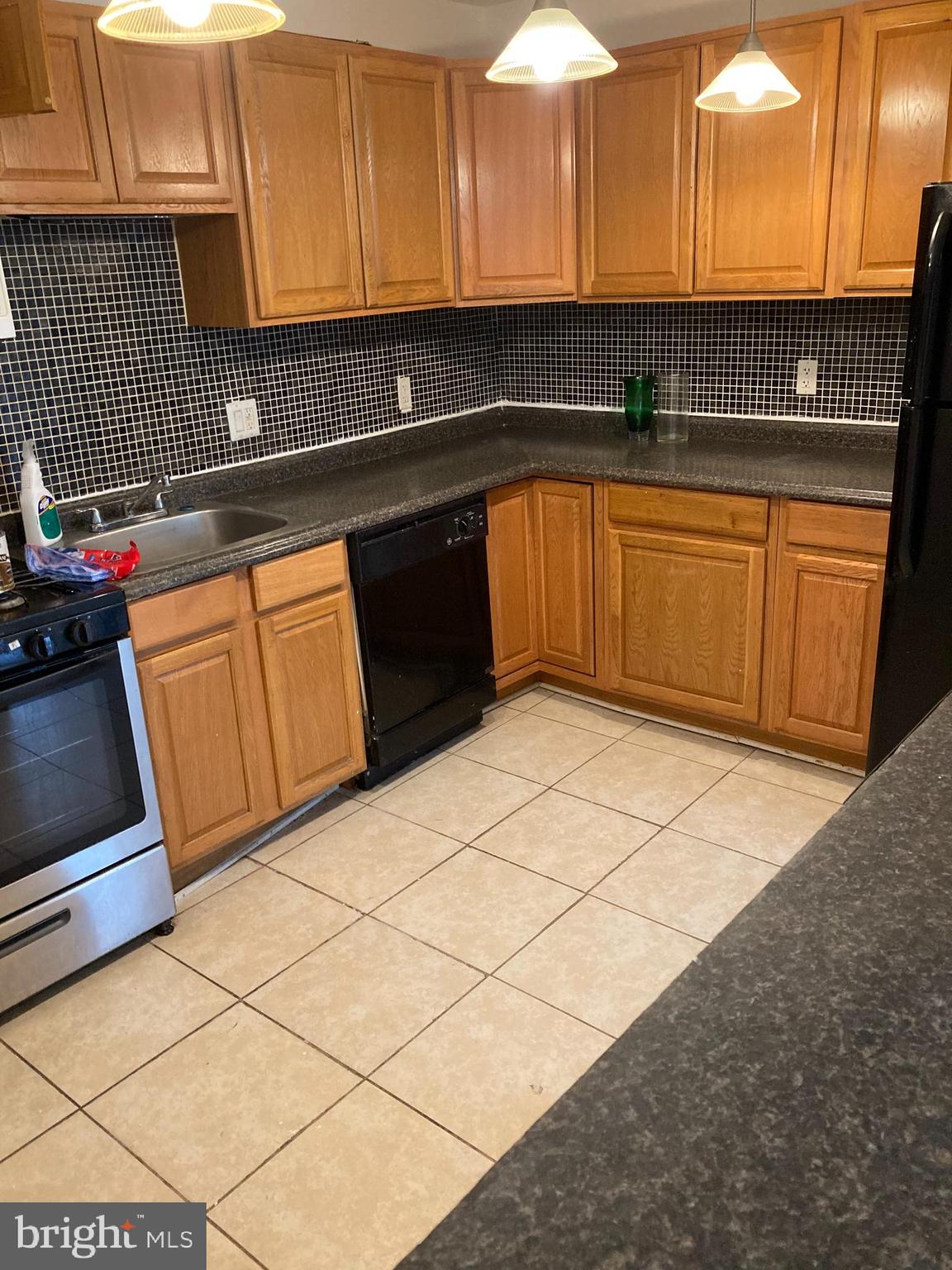 CHELSEA WOODS COURTS - Residential Lease