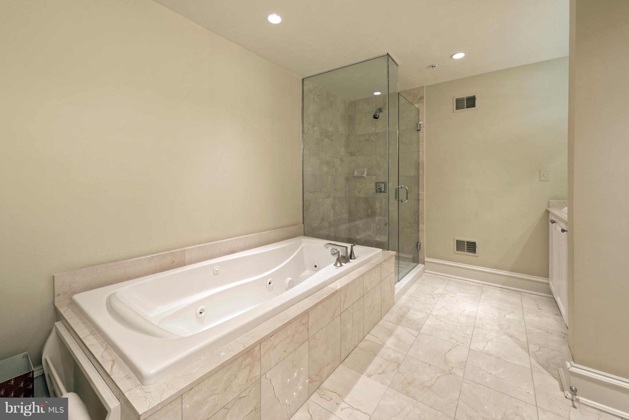 BACKYARD BOATS - Residential