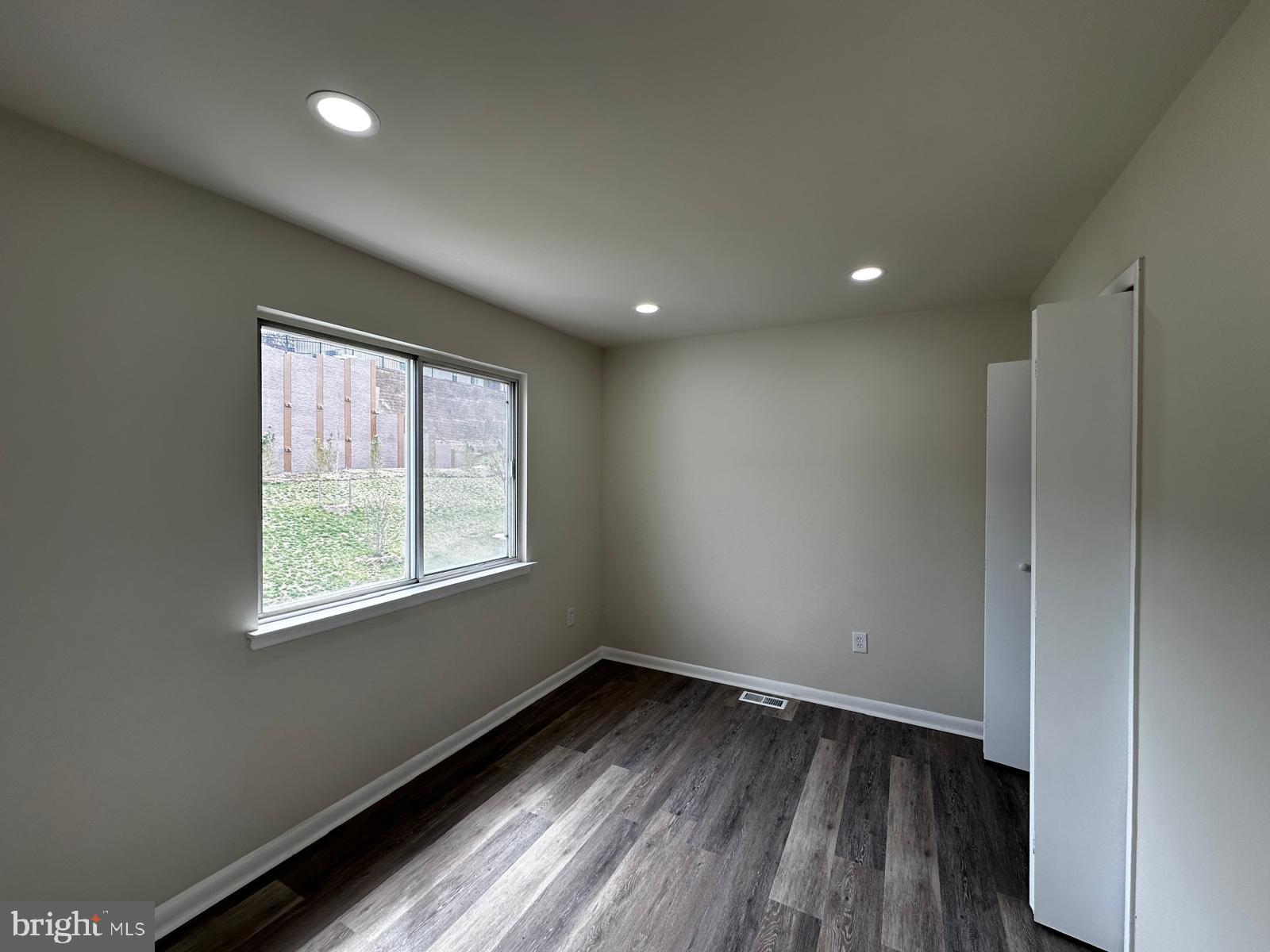 TANTALLON ON THE POTOMAC - Residential