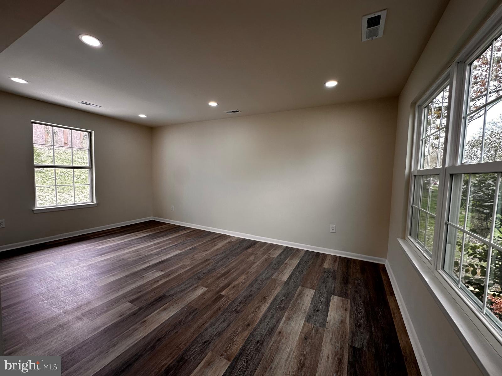 TANTALLON ON THE POTOMAC - Residential