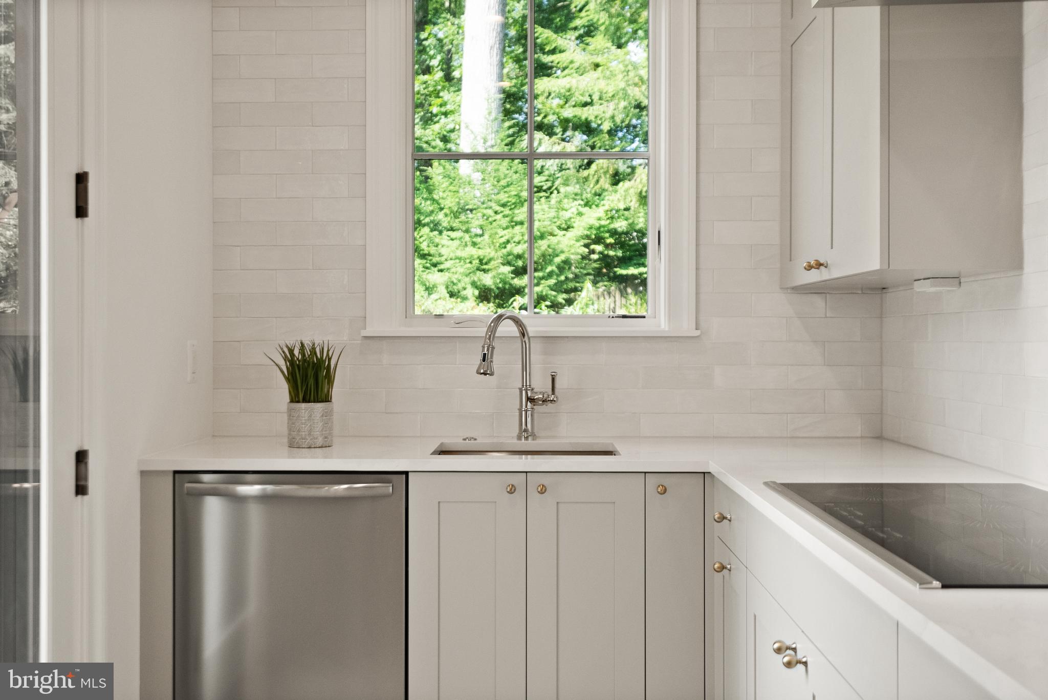 WOODSIDE ESTATES - Residential