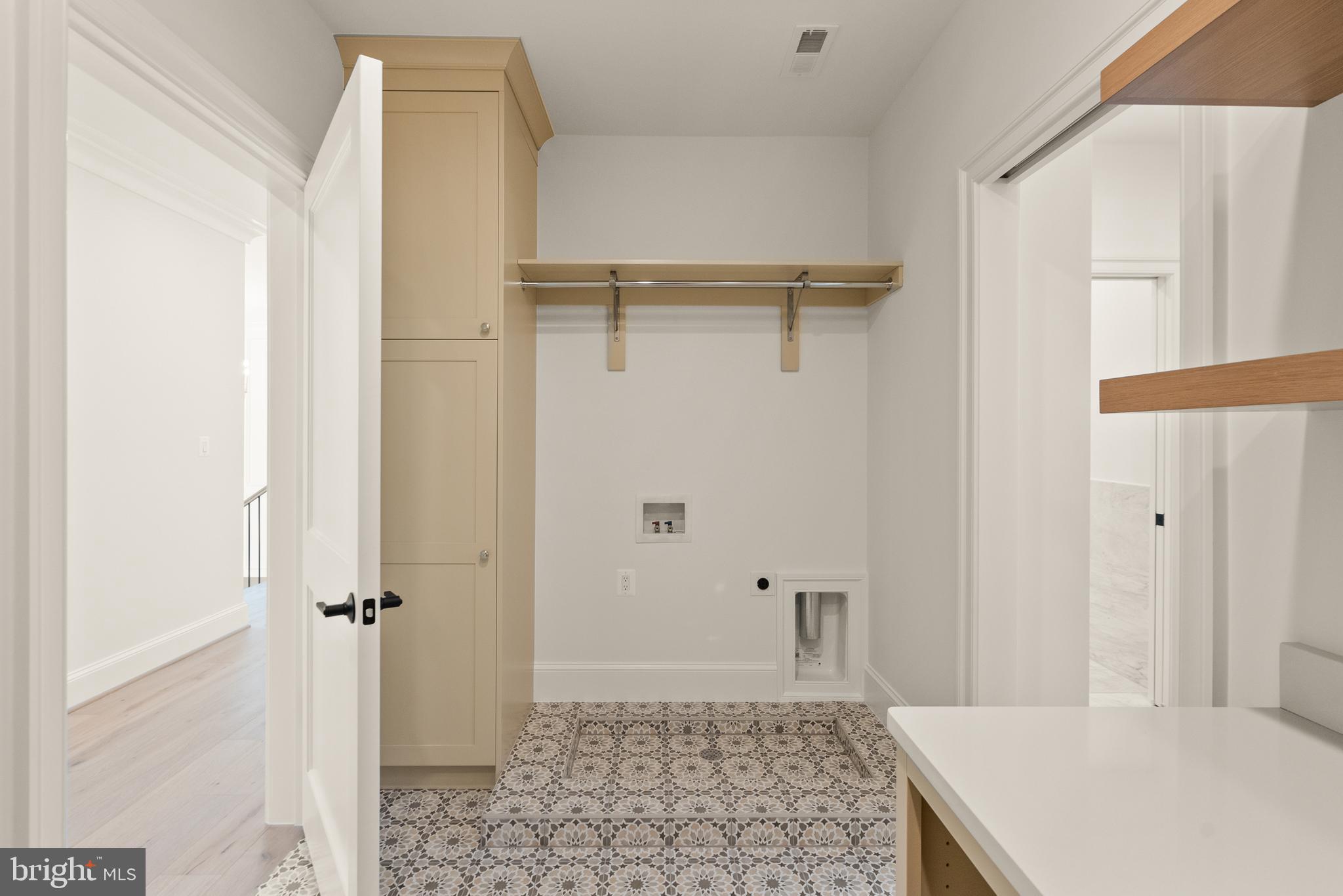 WOODSIDE ESTATES - Residential