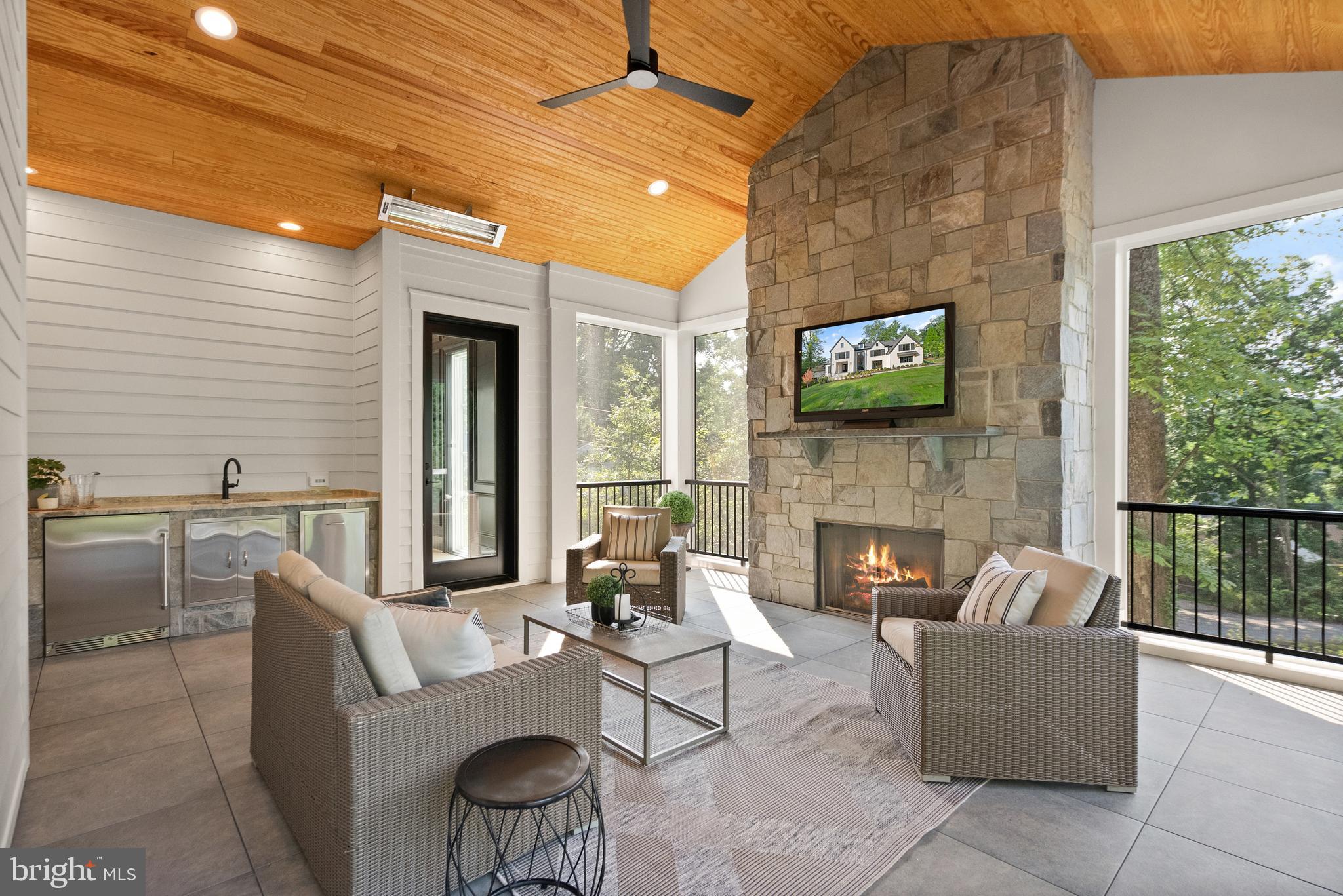 WOODSIDE ESTATES - Residential