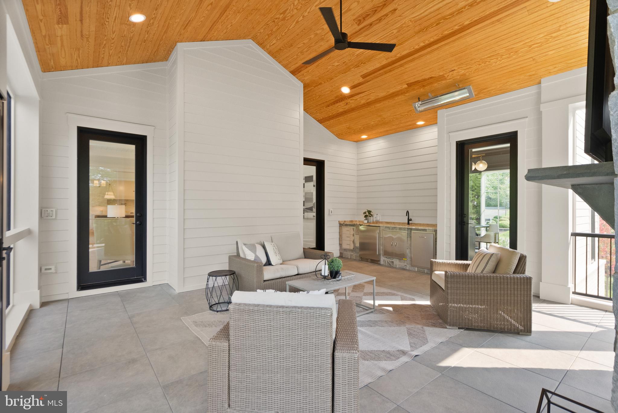 WOODSIDE ESTATES - Residential