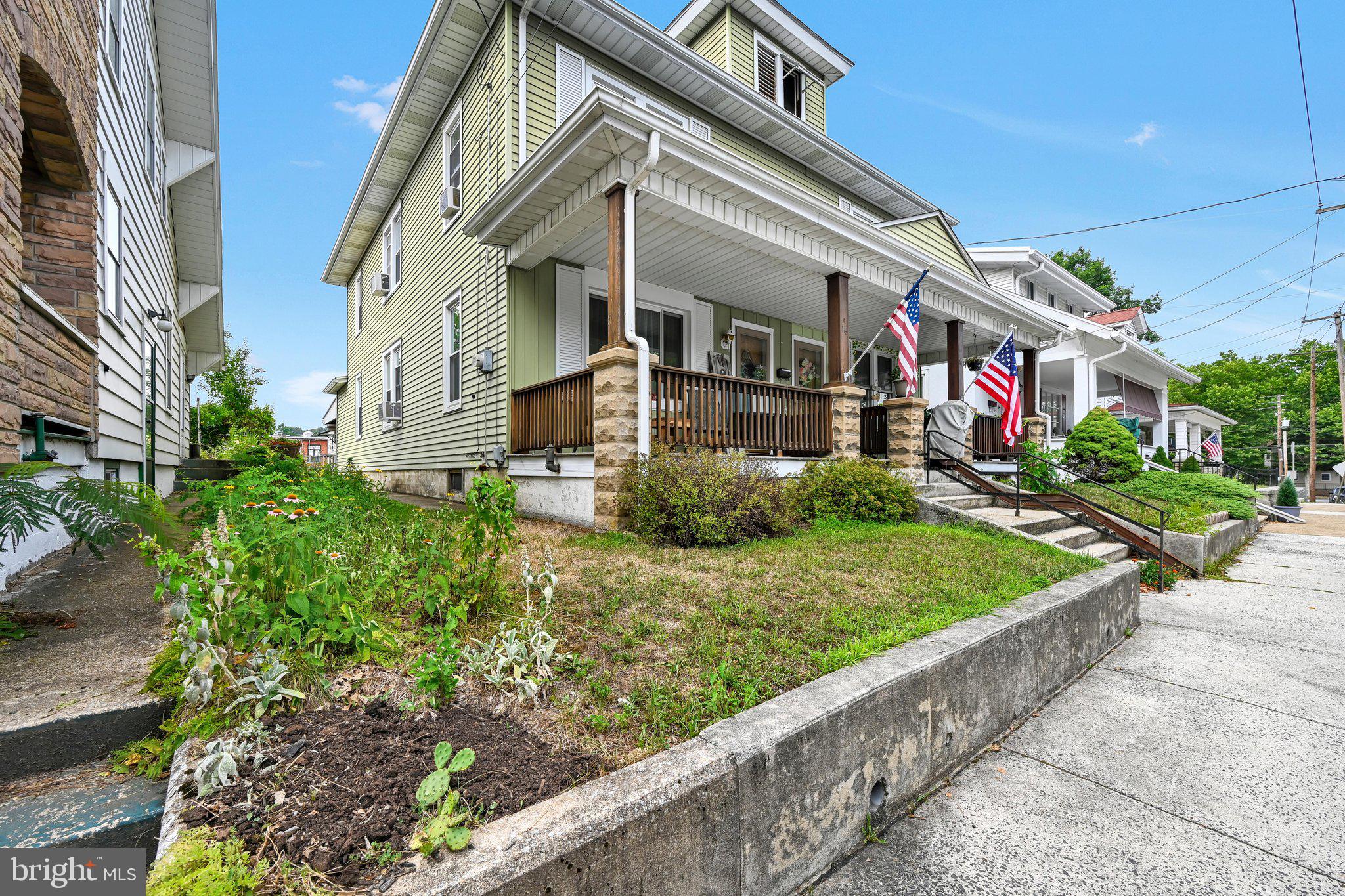 16 LAUREL STREET