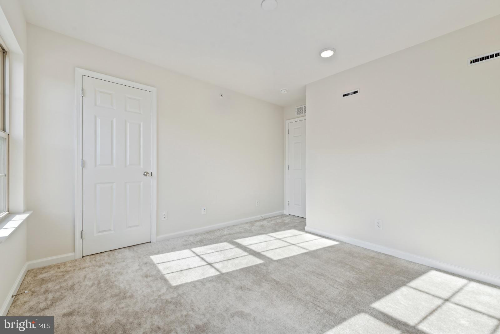 SPRING LAKE - Residential Lease