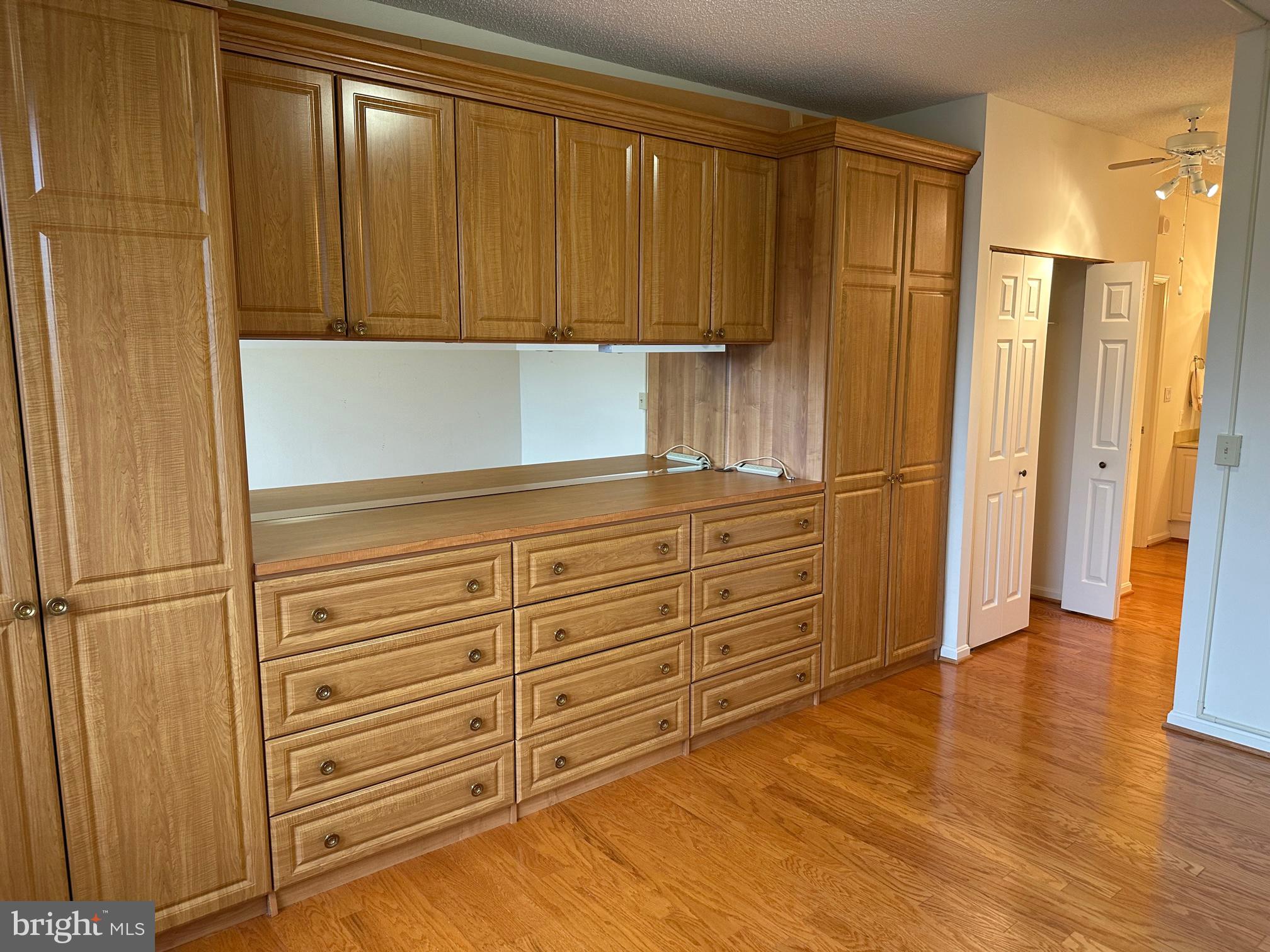 TURNBERRY COURTS AT LEIS - Residential