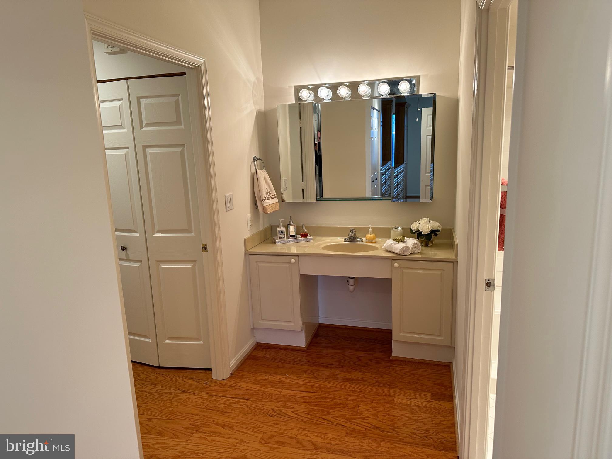 TURNBERRY COURTS AT LEIS - Residential