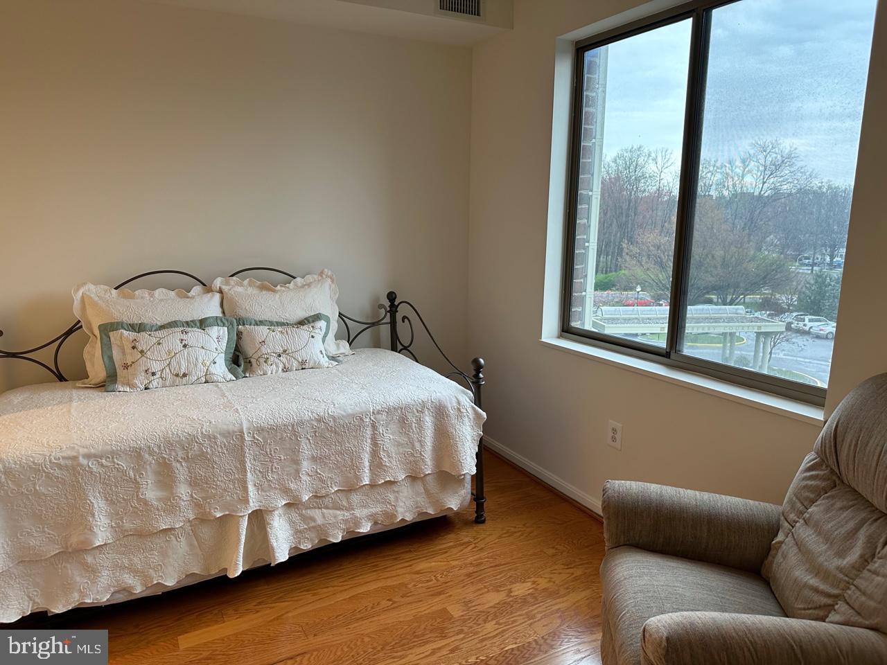 TURNBERRY COURTS AT LEIS - Residential