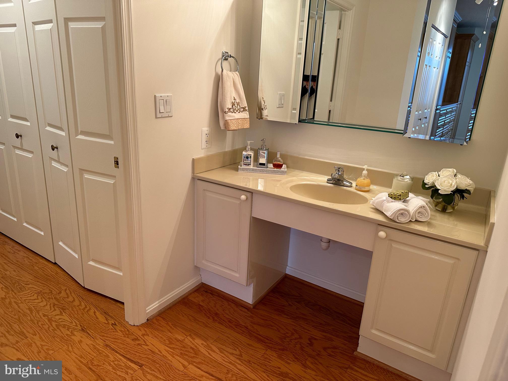 TURNBERRY COURTS AT LEIS - Residential