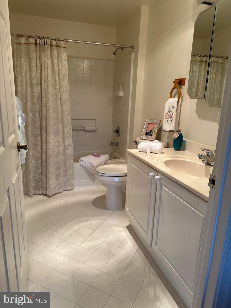 TURNBERRY COURTS AT LEIS - Residential