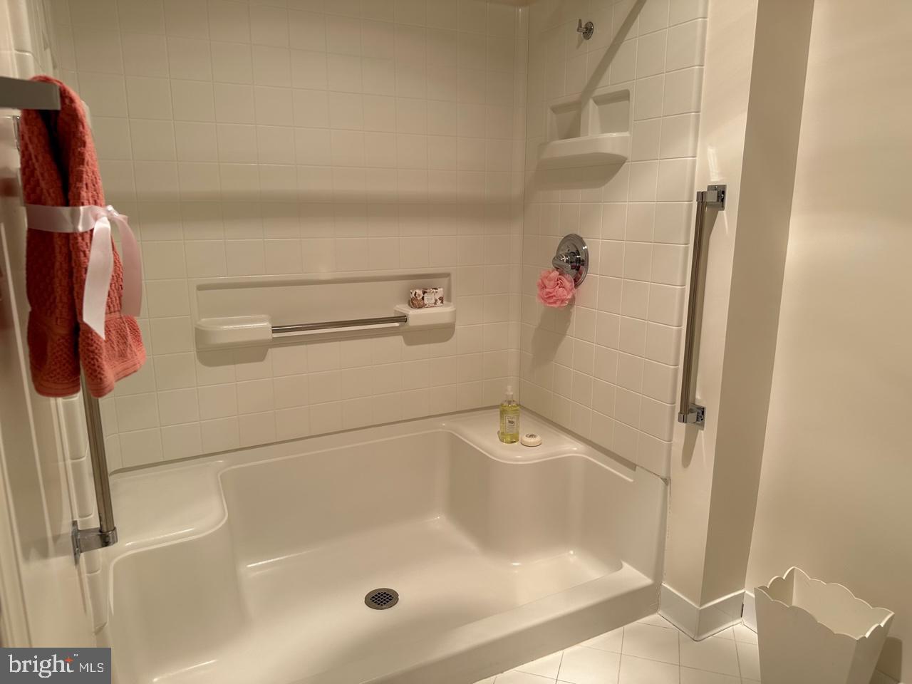 TURNBERRY COURTS AT LEIS - Residential