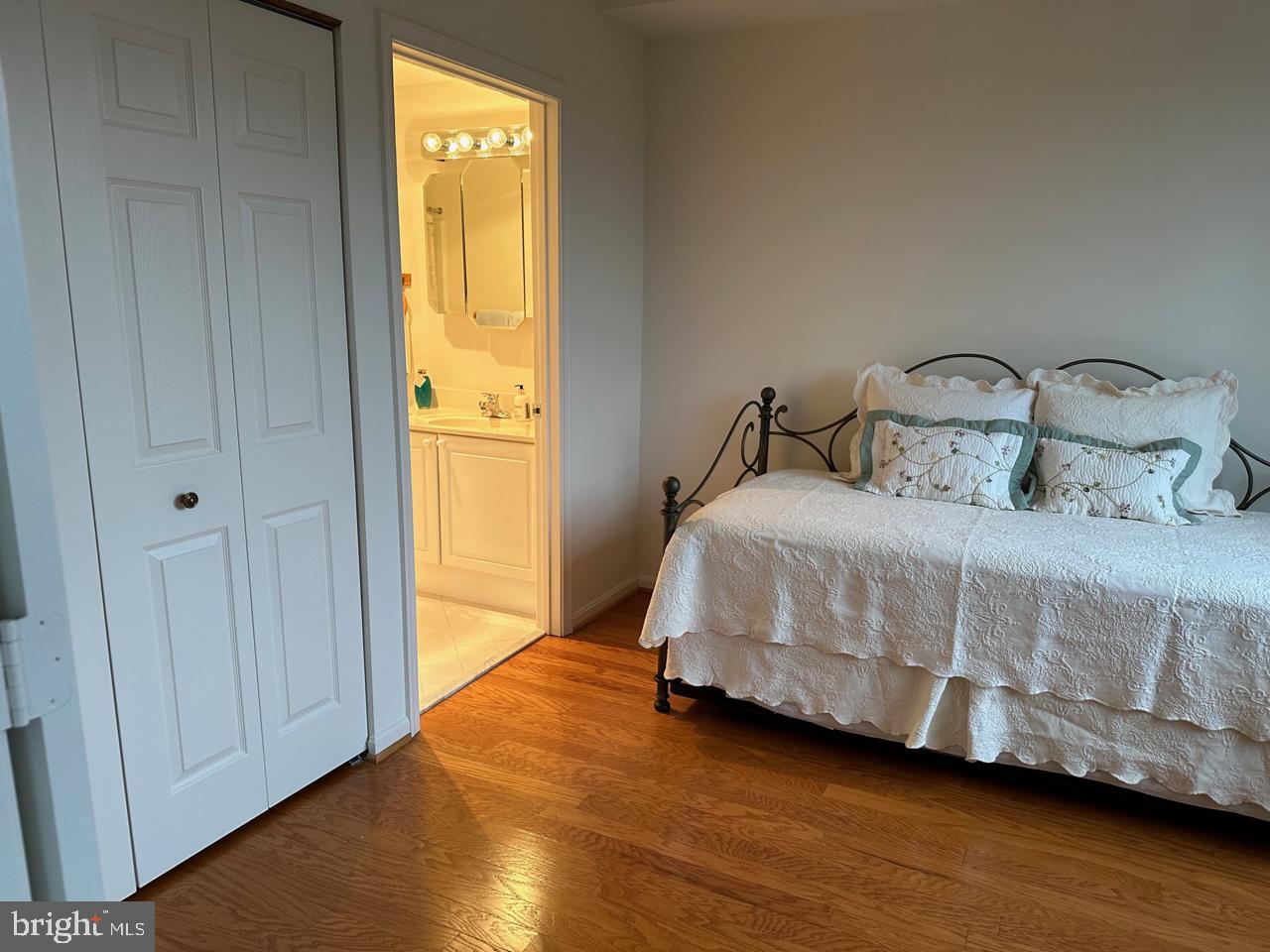 TURNBERRY COURTS AT LEIS - Residential