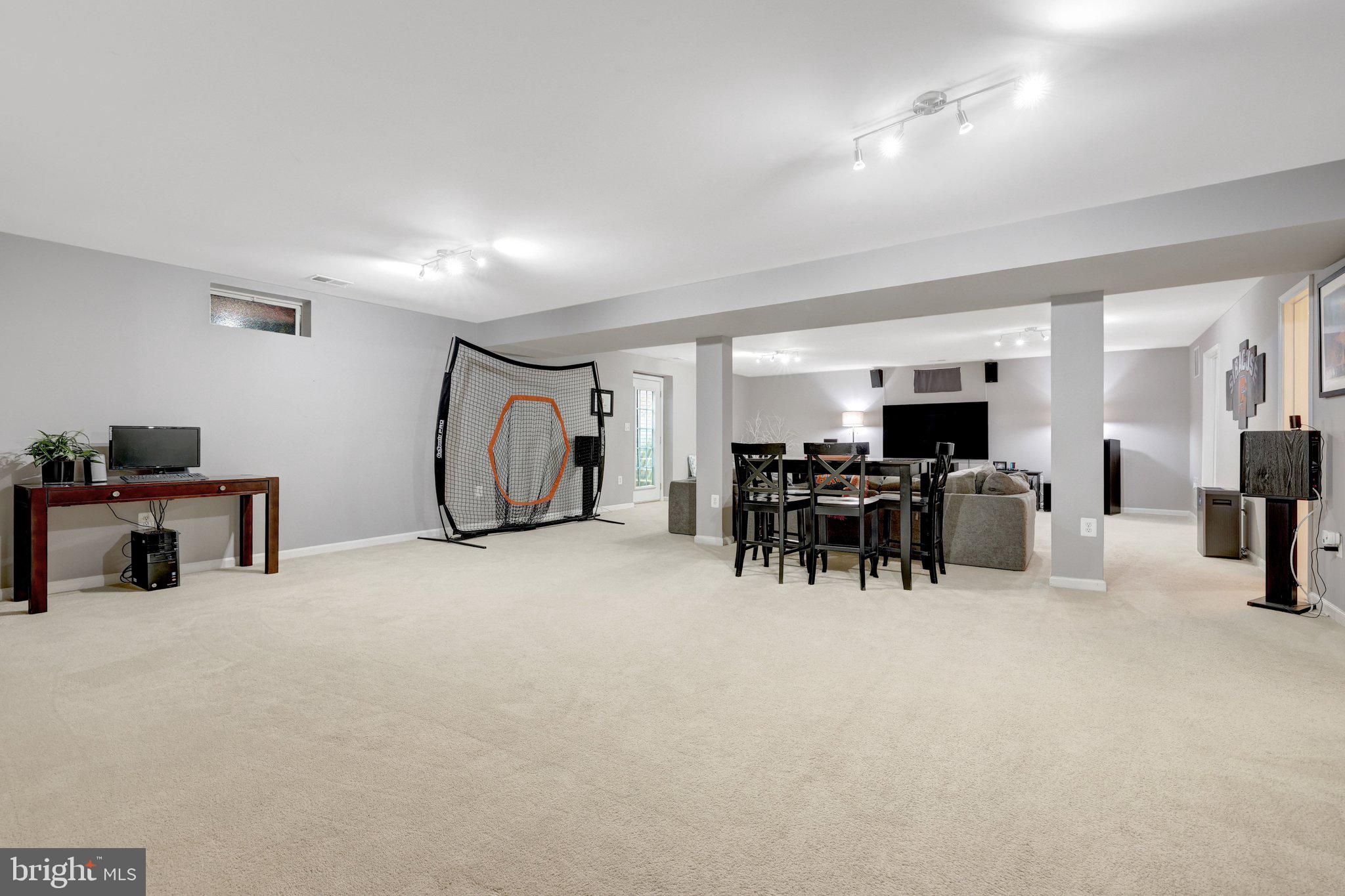 BROAD RUN OAKS - Residential