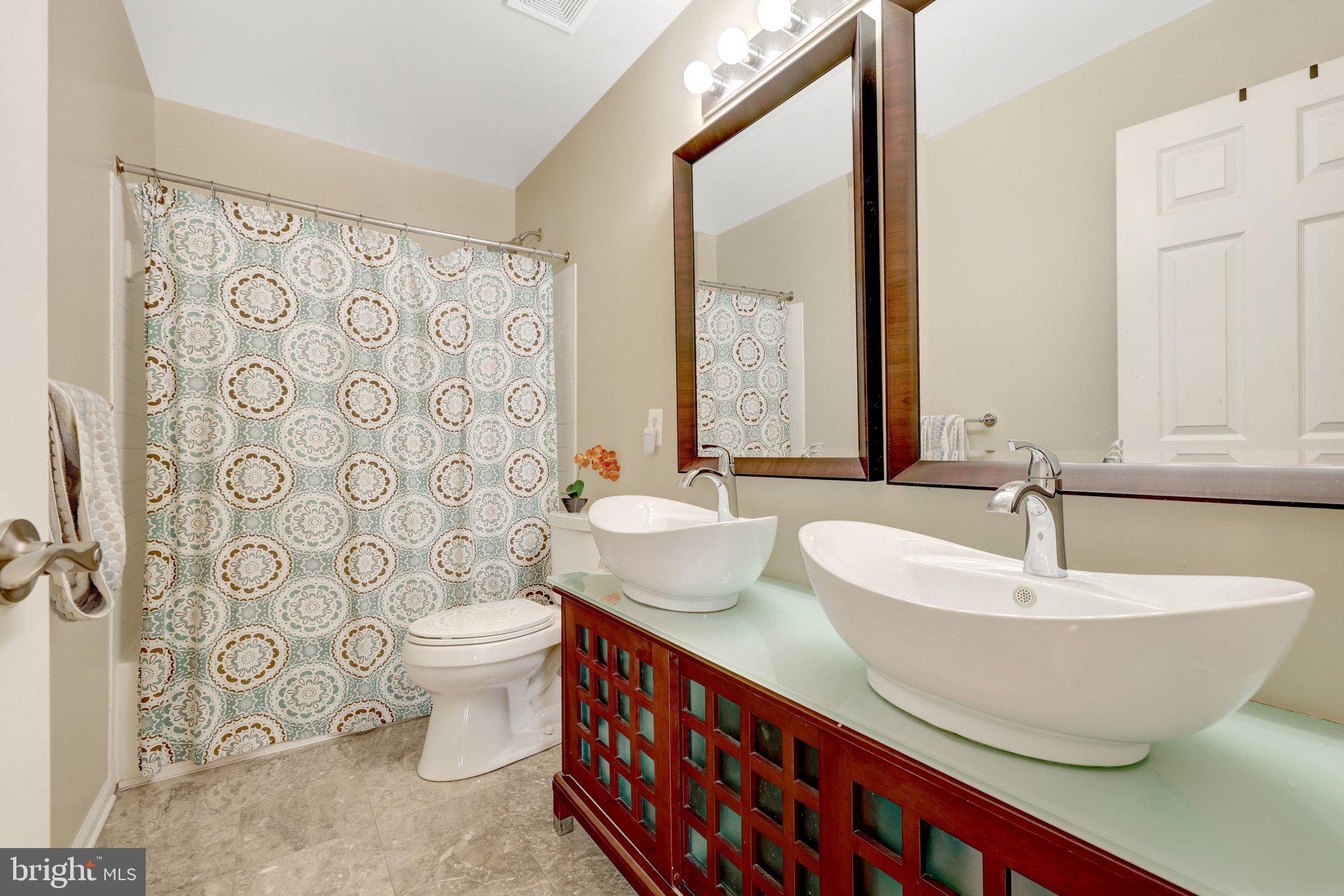 BROAD RUN OAKS - Residential