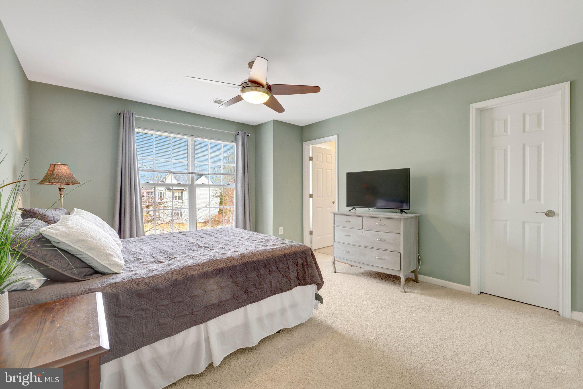 BROAD RUN OAKS - Residential