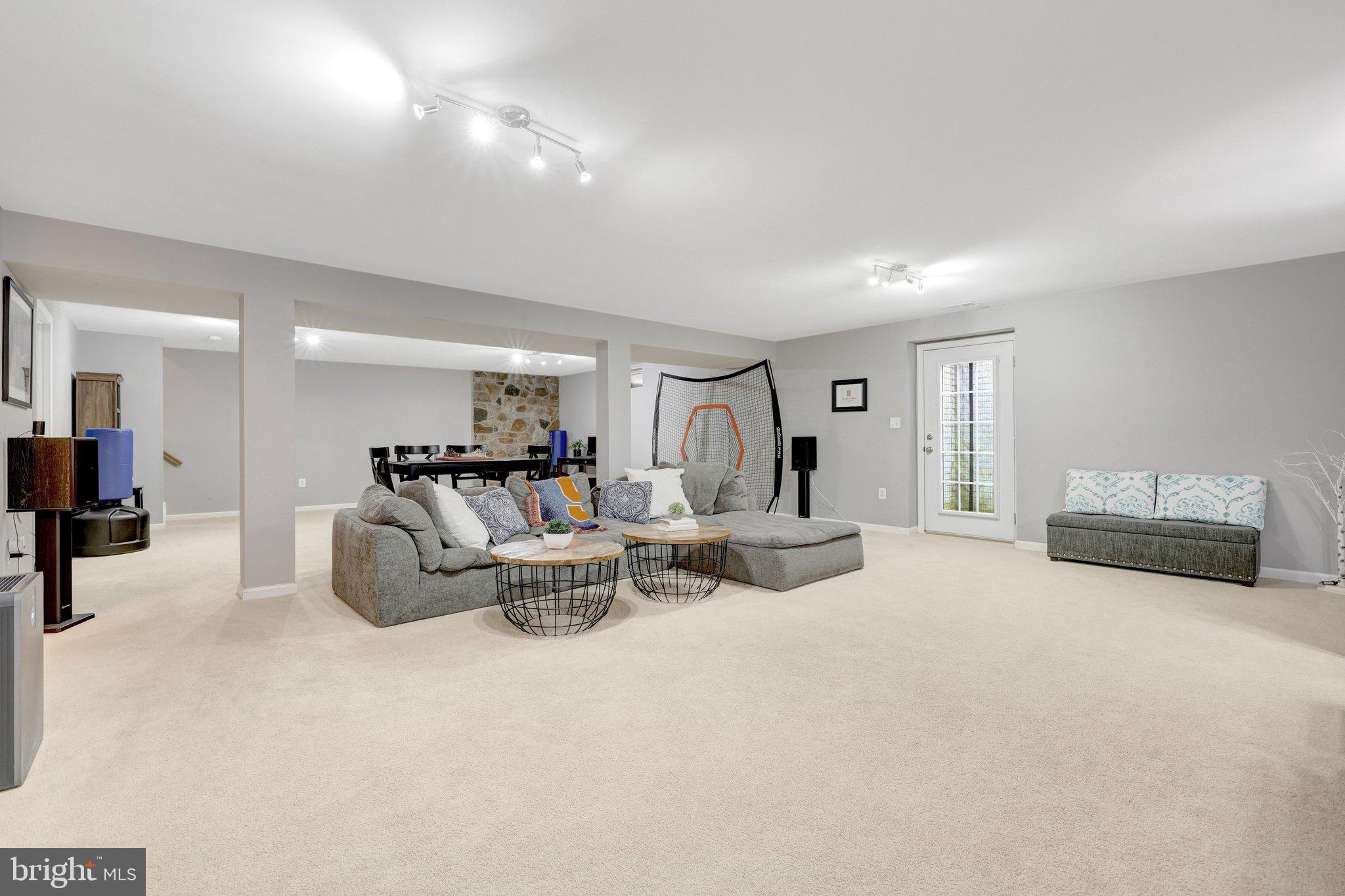 BROAD RUN OAKS - Residential